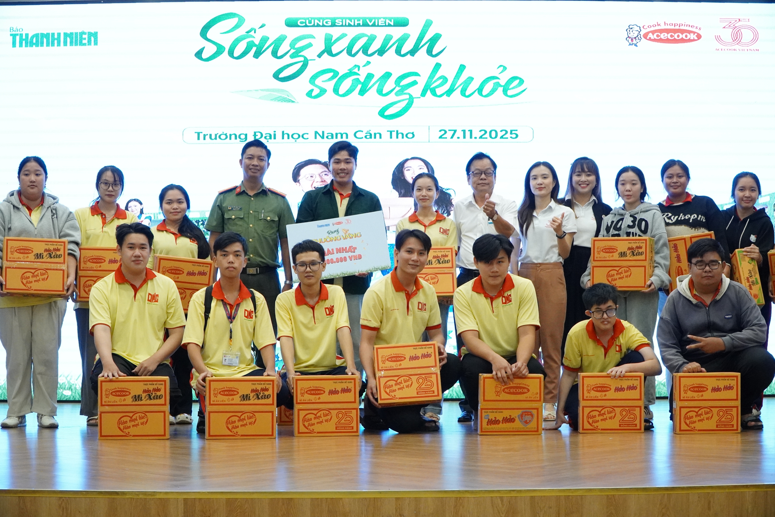 Sinh viên thực hành sống xanh sống khỏe, ấn tượng 'cơn mưa' quà - Ảnh 9.