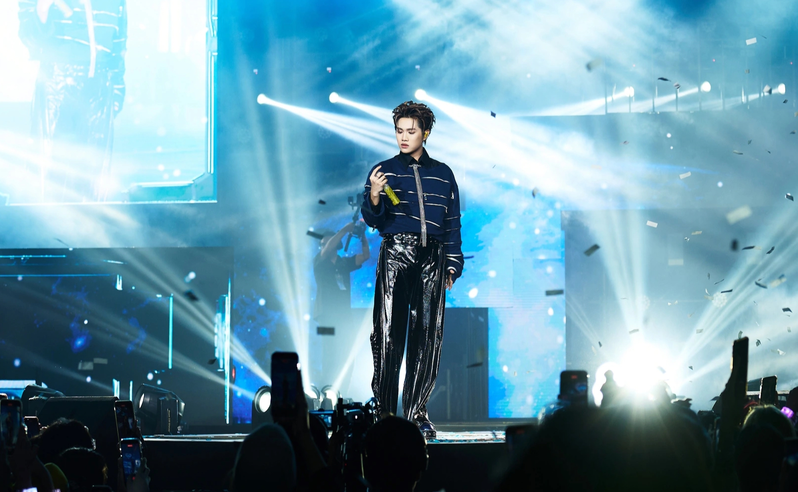 CAPTAIN BOY đưa loạt hit 'Anh trai say hi' vào mini concert đầu tiên- Ảnh 1.