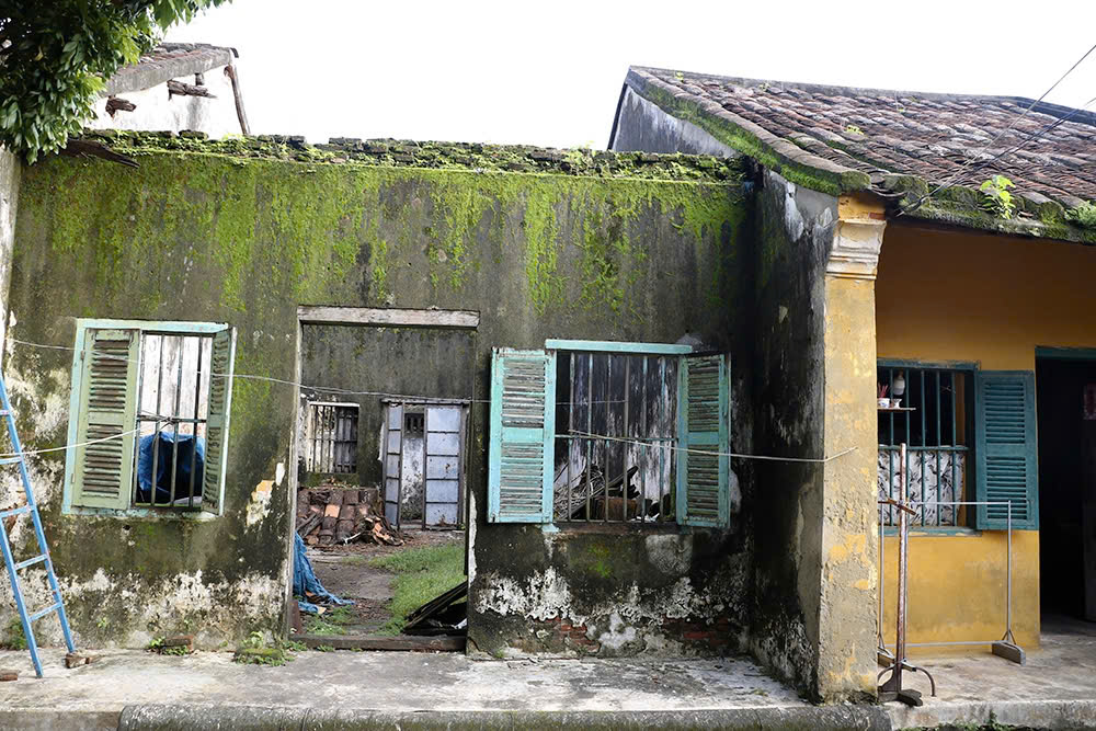 Gỡ nút thắt cấp cứu nhà cổ chờ sập ở Hội An- Ảnh 4. Gỡ nút thắt cấp cứu nhà cổ chờ sập ở Hội An- Ảnh 4.