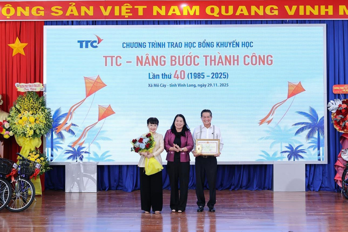 TTC - Nâng bước thành công: 40 năm đồng hành với học sinh vượt khó
- Ảnh 2. TTC - Nâng bước thành công: 40 năm đồng hành với học sinh vượt khó
- Ảnh 2.