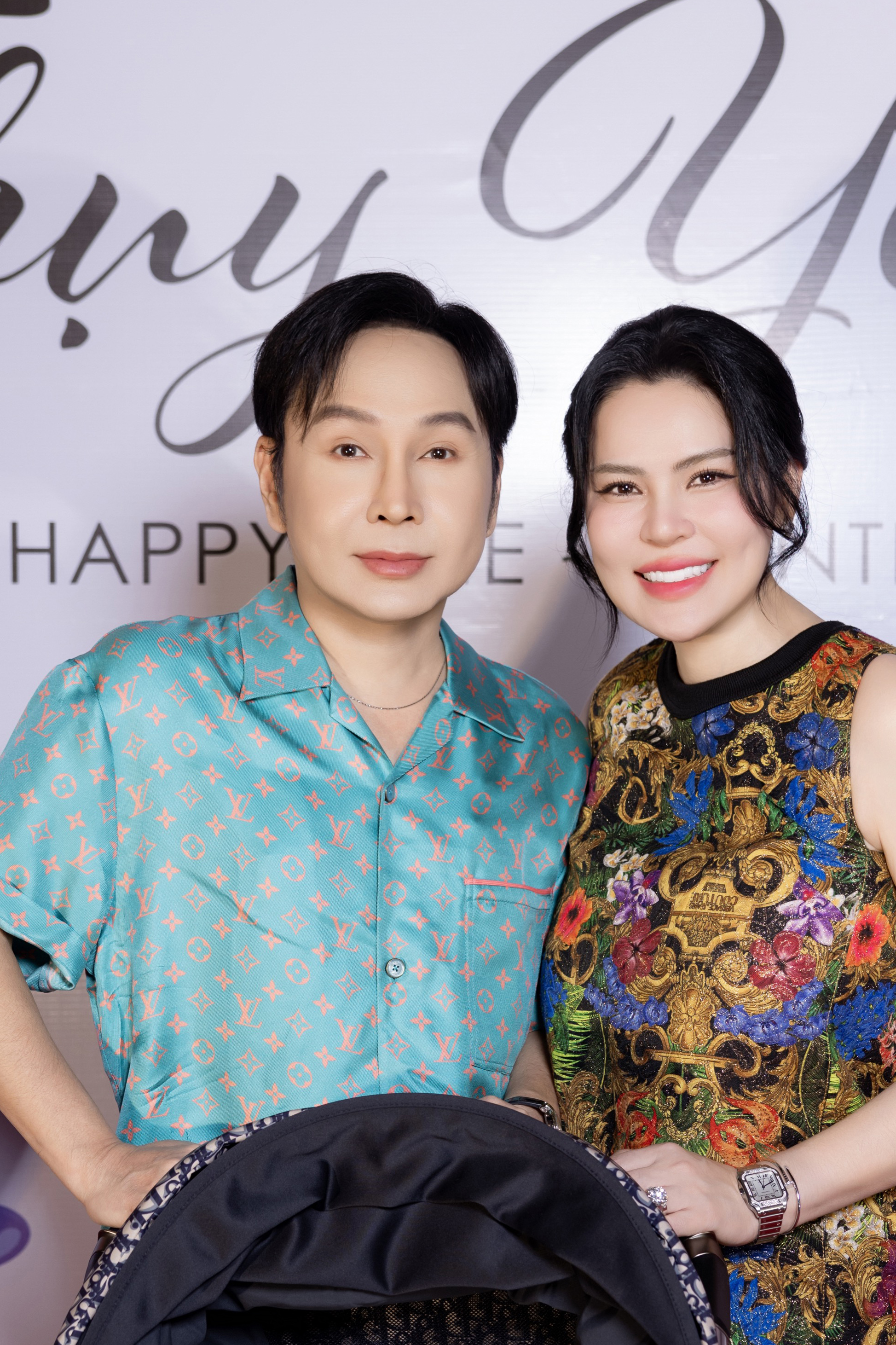 NSƯT Phượng Hằng trổ tài hát vọng cổ dài hơi mừng đầy tháng con Vũ Luân - Ảnh 1.