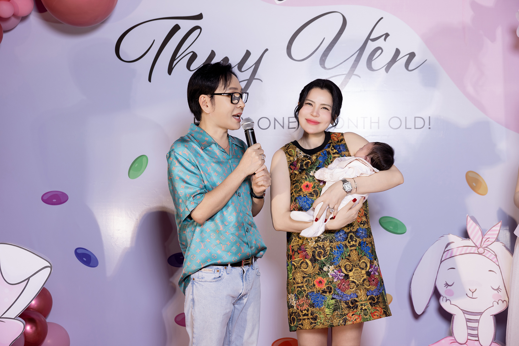 NSƯT Phượng Hằng trổ tài hát vọng cổ dài hơi mừng đầy tháng con Vũ Luân - Ảnh 9.