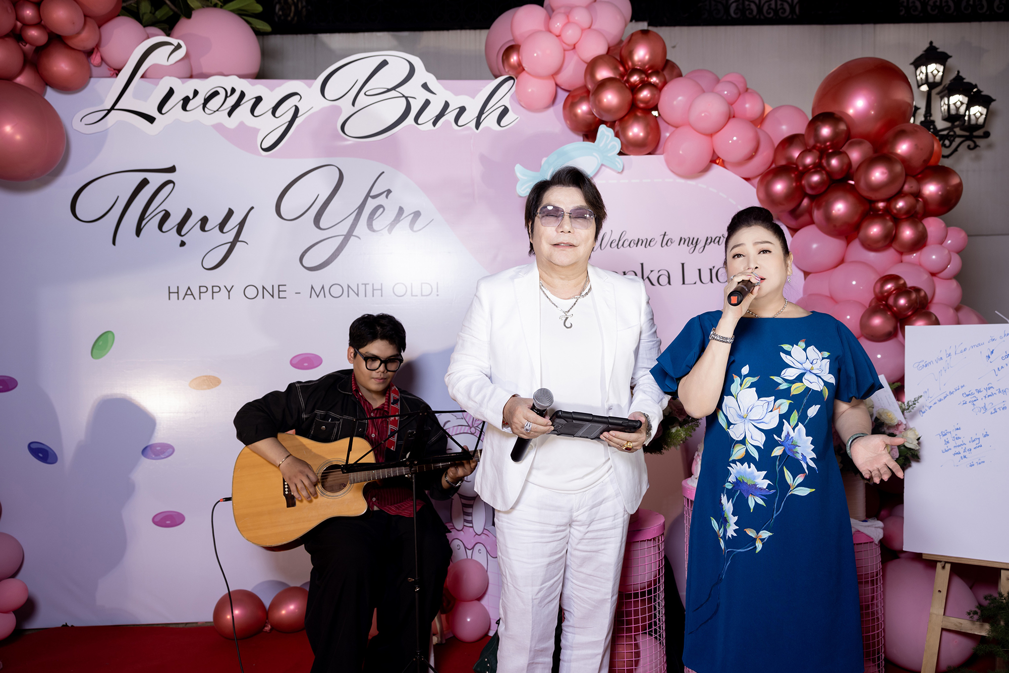 NSƯT Phượng Hằng trổ tài hát vọng cổ dài hơi mừng đầy tháng con Vũ Luân - Ảnh 4.