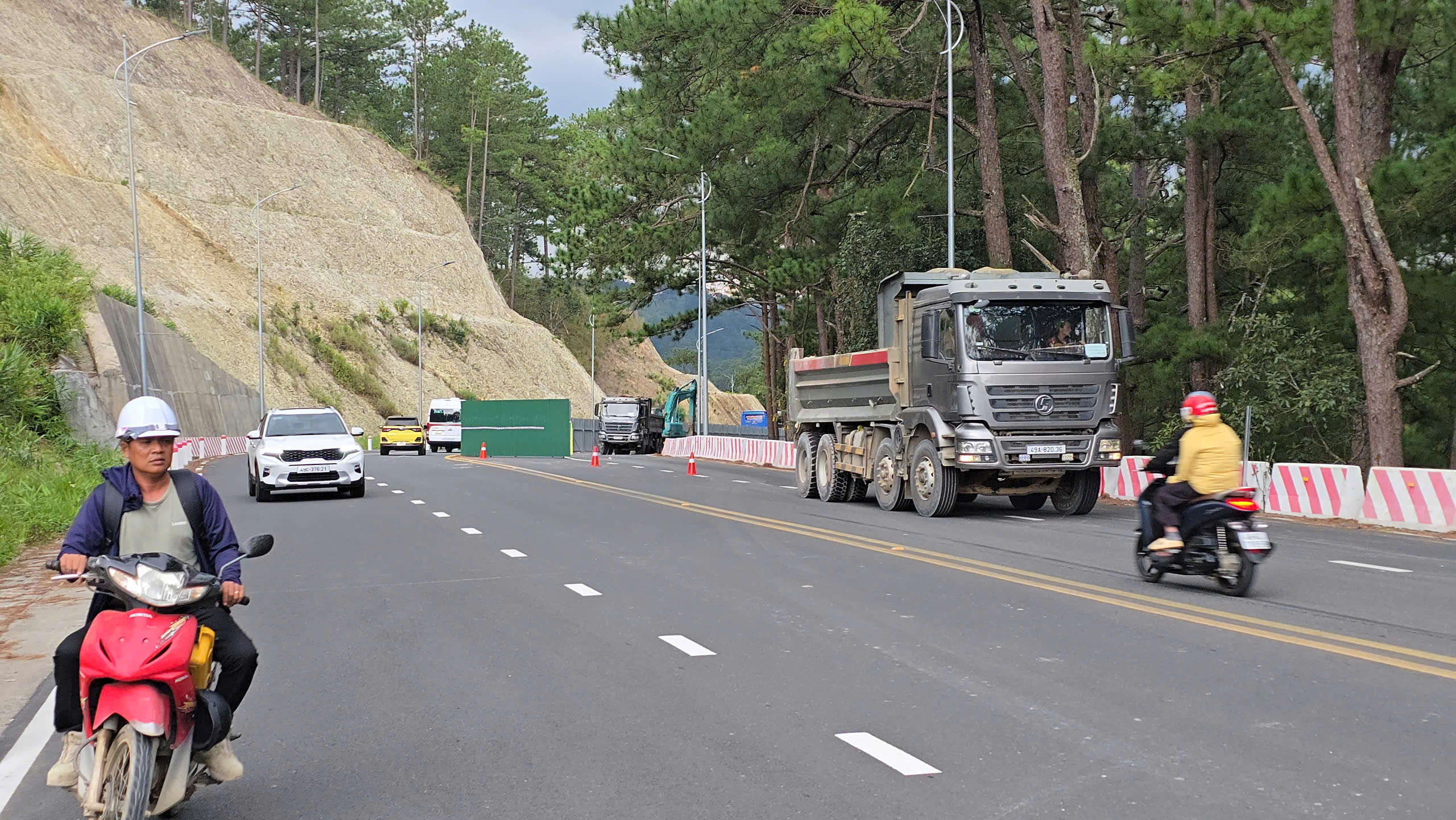 Cần từ 15 - 17 tỉ đồng sửa chữa đèo Prenn sạt lở- Ảnh 4.