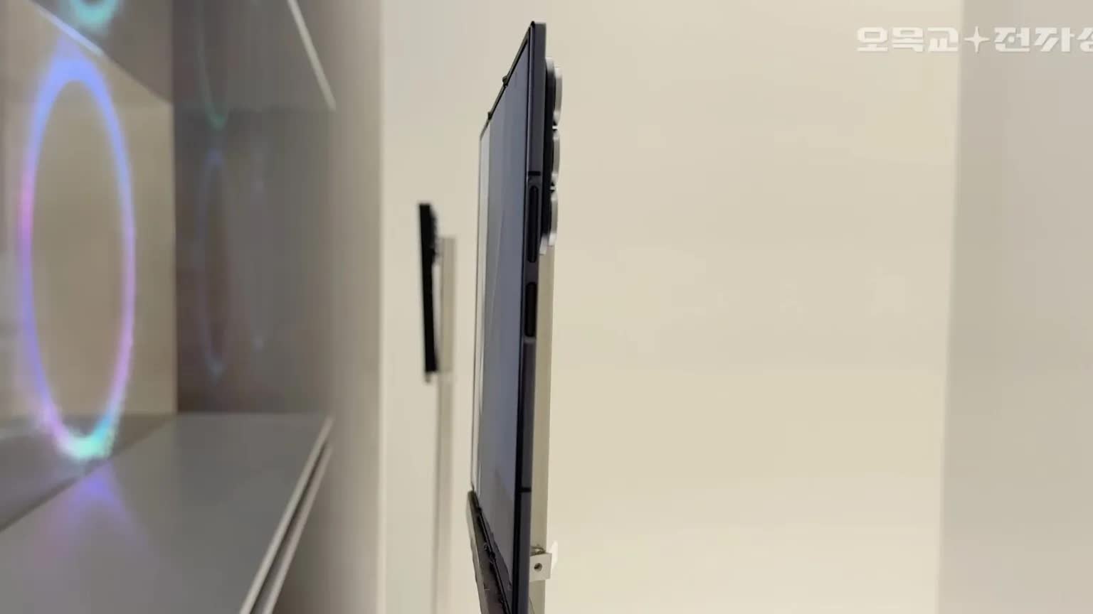 Hình ảnh rõ nét Galaxy Z TriFold khiến dân công nghệ phát sốt - Ảnh 3.