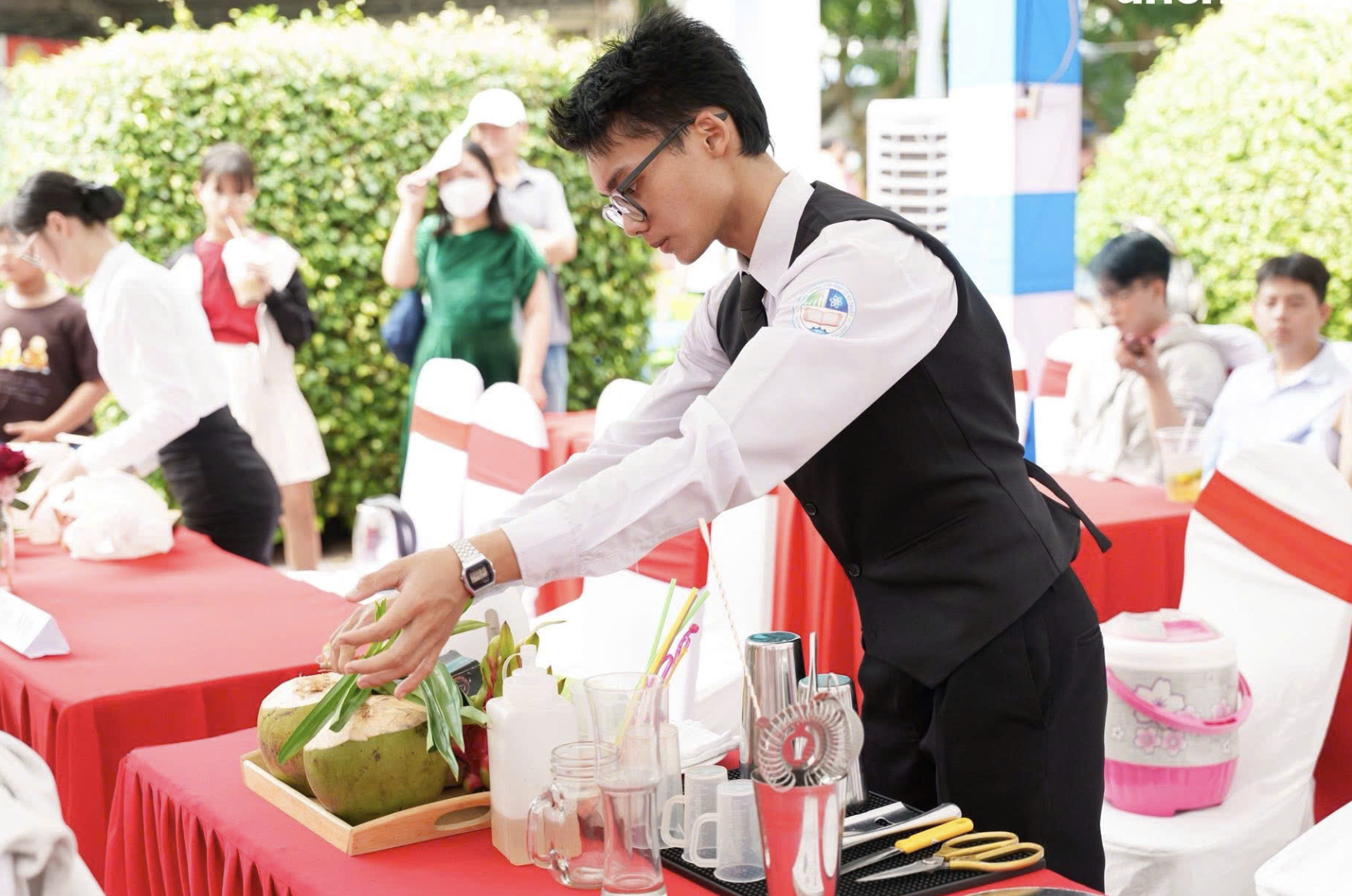 Độc đáo những 'thức uống xanh' xuất hiện ở lễ hội ẩm thực chay tại TP.HCM - Ảnh 1.