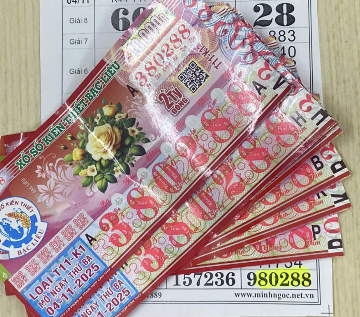 Dãy độc đắc 980288 xổ số miền Nam ngày 4 tháng 11 giúp khách trúng 700 triệu - Ảnh 1.