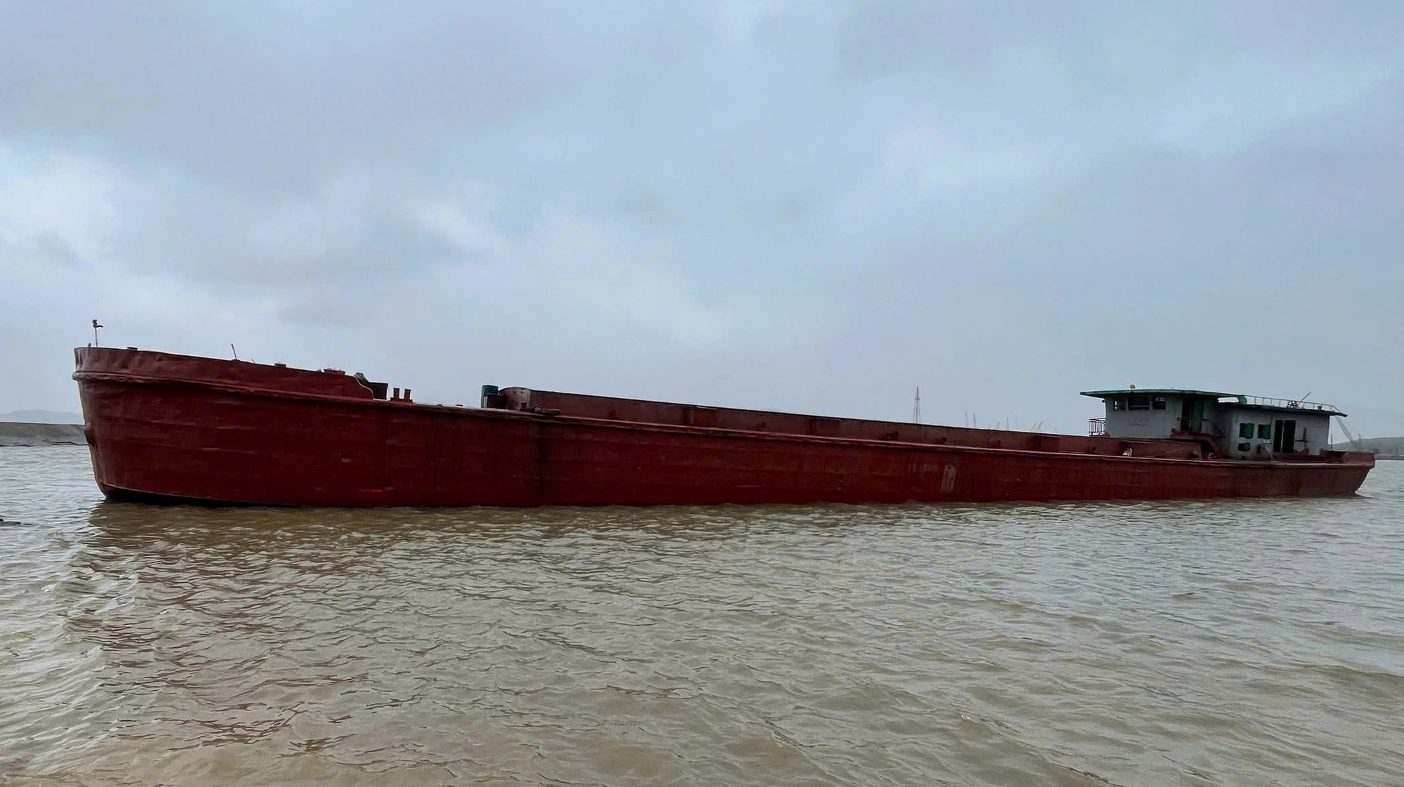 Quảng Trị: Một ngư dân mất tích khi chèo thuyền thúng vào cửa sông Roòn - Ảnh 2. Quảng Trị: Một ngư dân mất tích khi chèo thuyền thúng vào cửa sông Roòn - Ảnh 2.