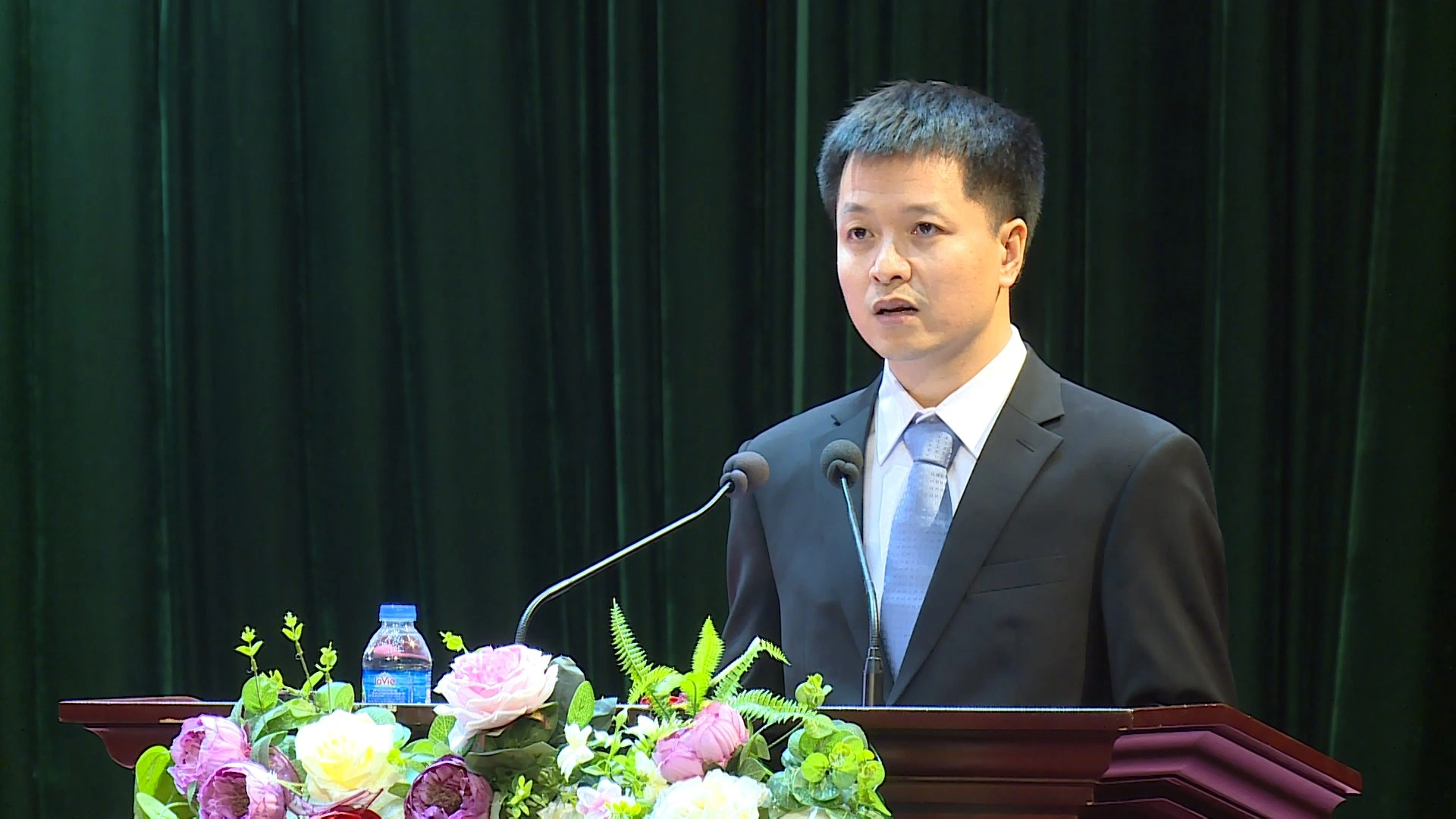 Siêu phường Hạc Thành có Chủ tịch mới Lê Bá Hải thay thế Nguyễn Văn Hùng - Ảnh 1. Siêu phường Hạc Thành có Chủ tịch mới Lê Bá Hải thay thế Nguyễn Văn Hùng - Ảnh 1.