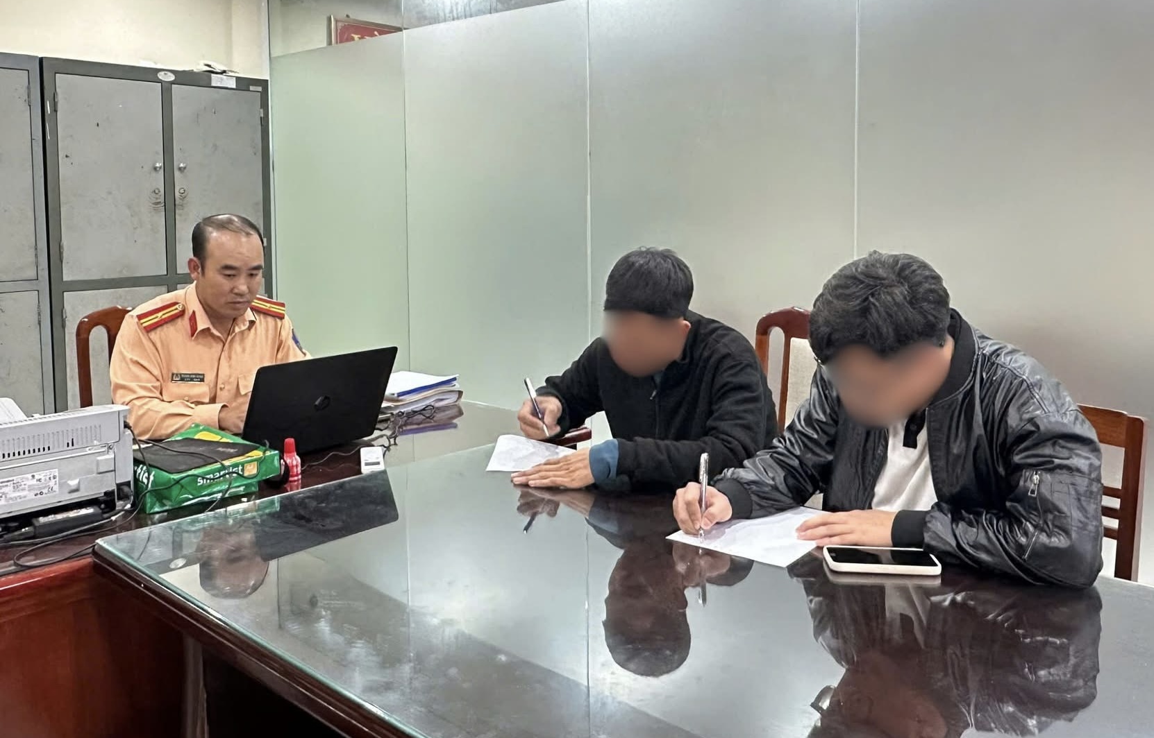 Bị phạt 2,5 triệu đồng vì nhận thay anh rể lái xe gây tai nạn- Ảnh 1. Bị phạt 2,5 triệu đồng vì nhận thay anh rể lái xe gây tai nạn- Ảnh 1.