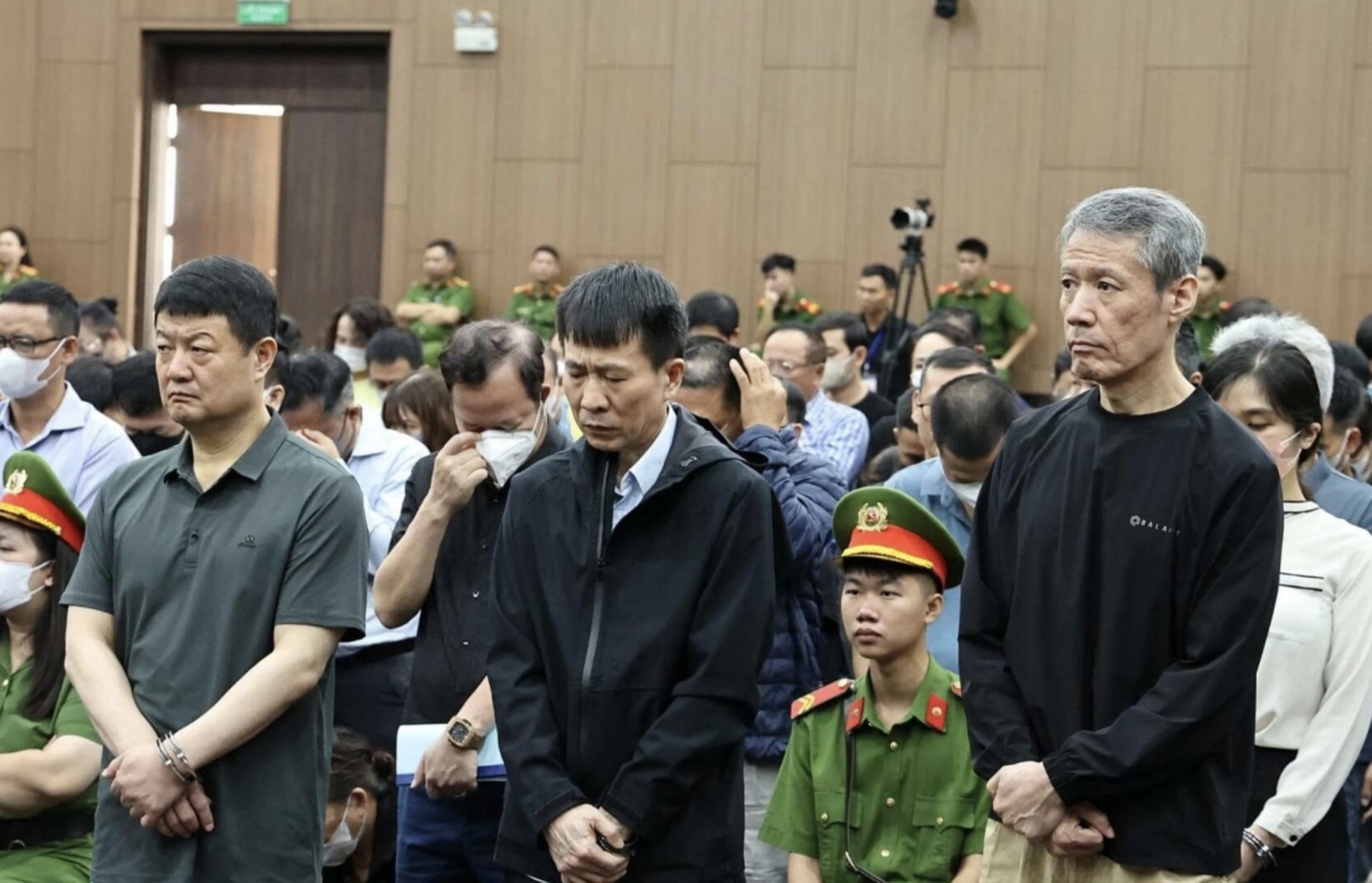 Cựu Phó chủ tịch UBND tỉnh Phú Thọ bị đề nghị 4 năm tù vì đánh bạc - Ảnh 2.