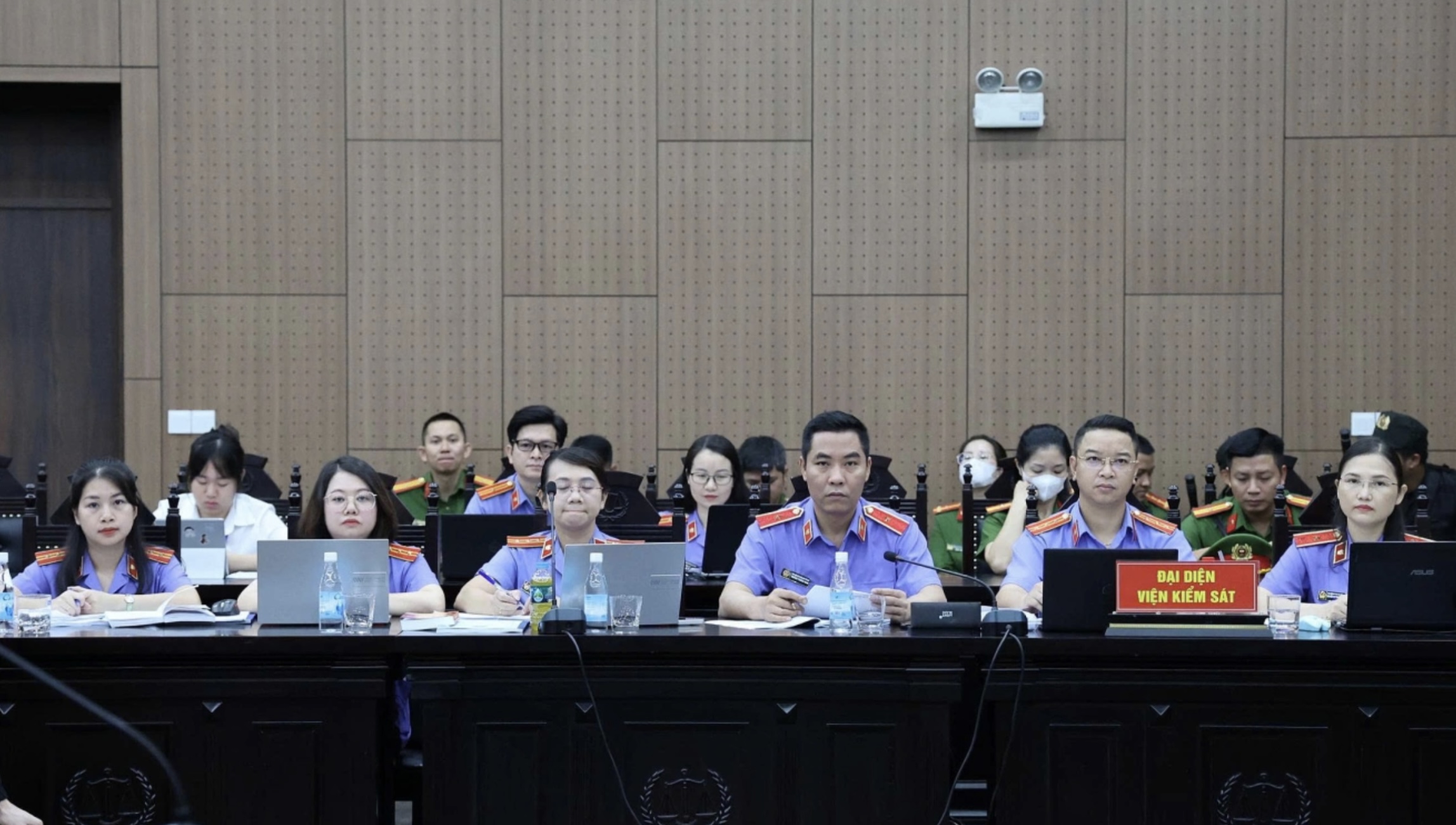 Cựu Phó chủ tịch UBND tỉnh Phú Thọ bị đề nghị 4 năm tù vì đánh bạc - Ảnh 1.