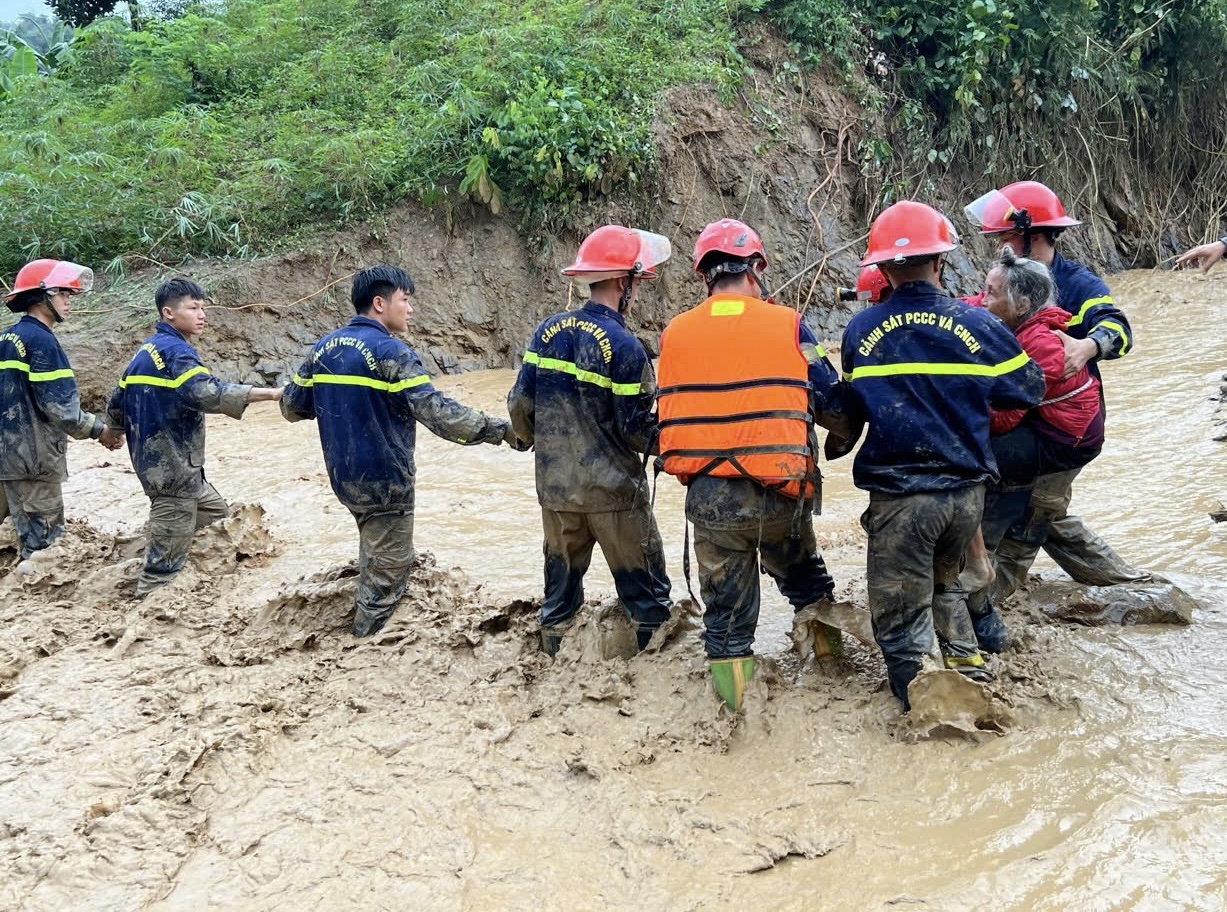 Bộ Công an phát động phong trào thi đua 'Ba nhất'- Ảnh 2. Bộ Công an phát động phong trào thi đua 'Ba nhất'- Ảnh 2.