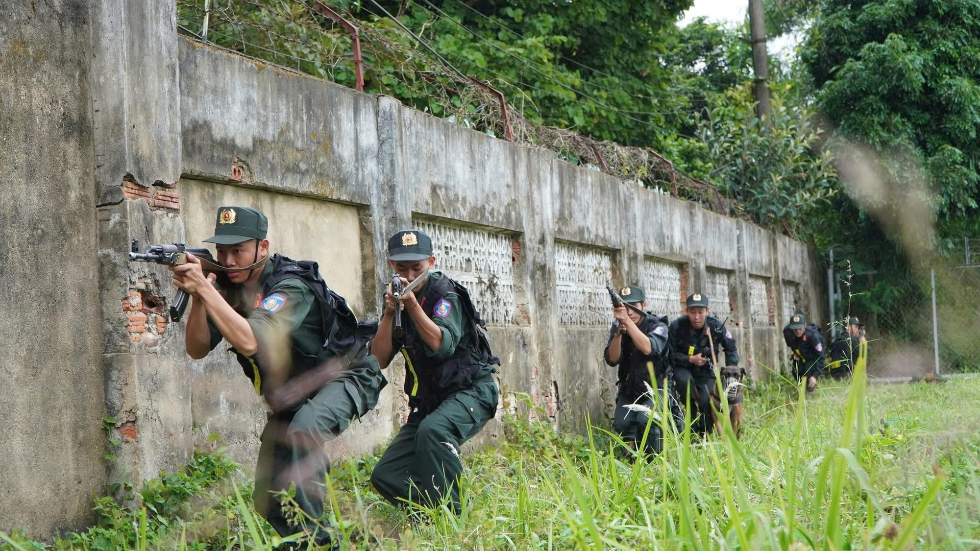 500 người diễn tập chống khủng bố tại Điện Biên - Ảnh 5.