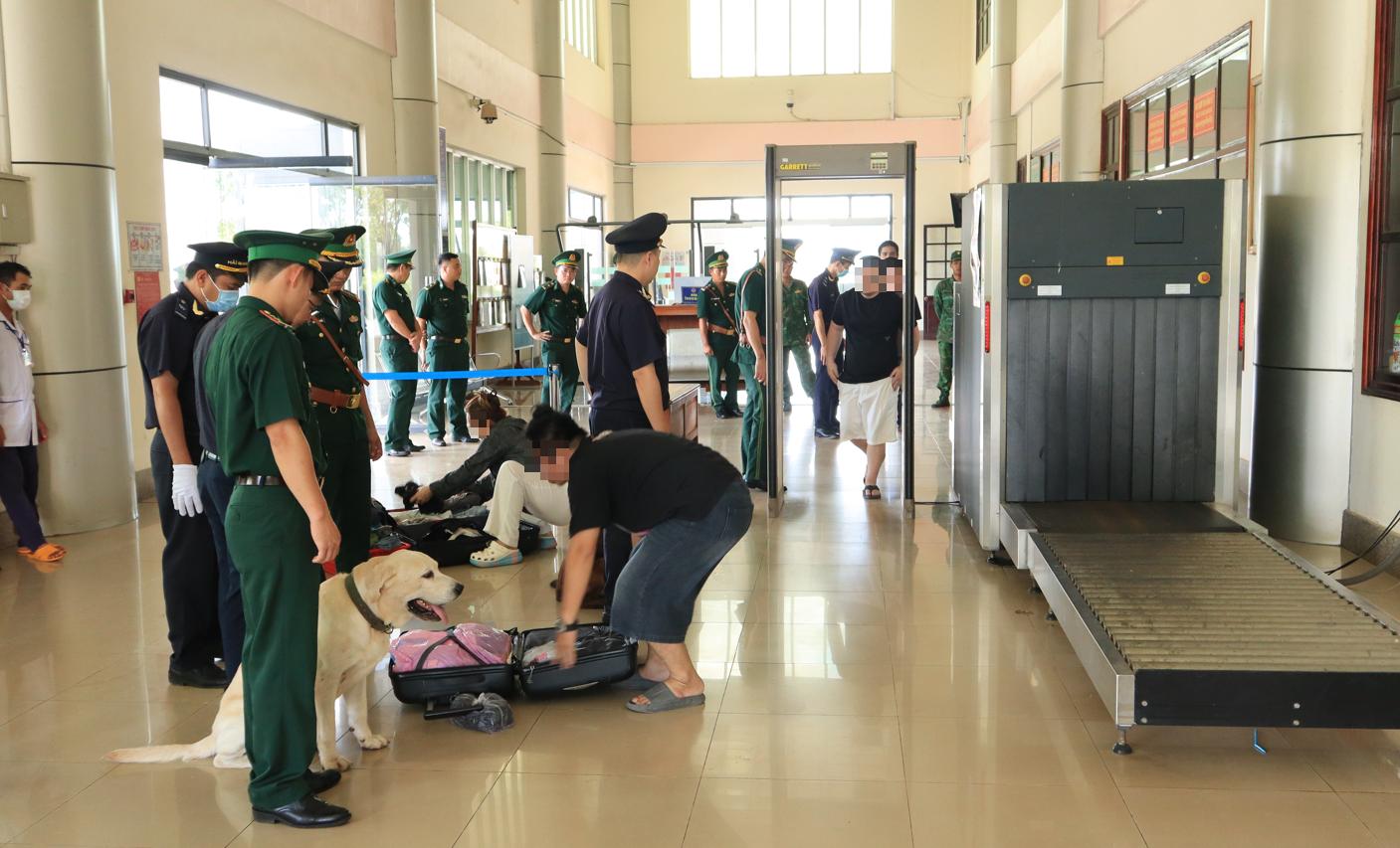 Tiếp nhận hơn 60 công dân Việt Nam chạy thoát khỏi cơ sở lừa đảo trực tuyến - Ảnh 5.