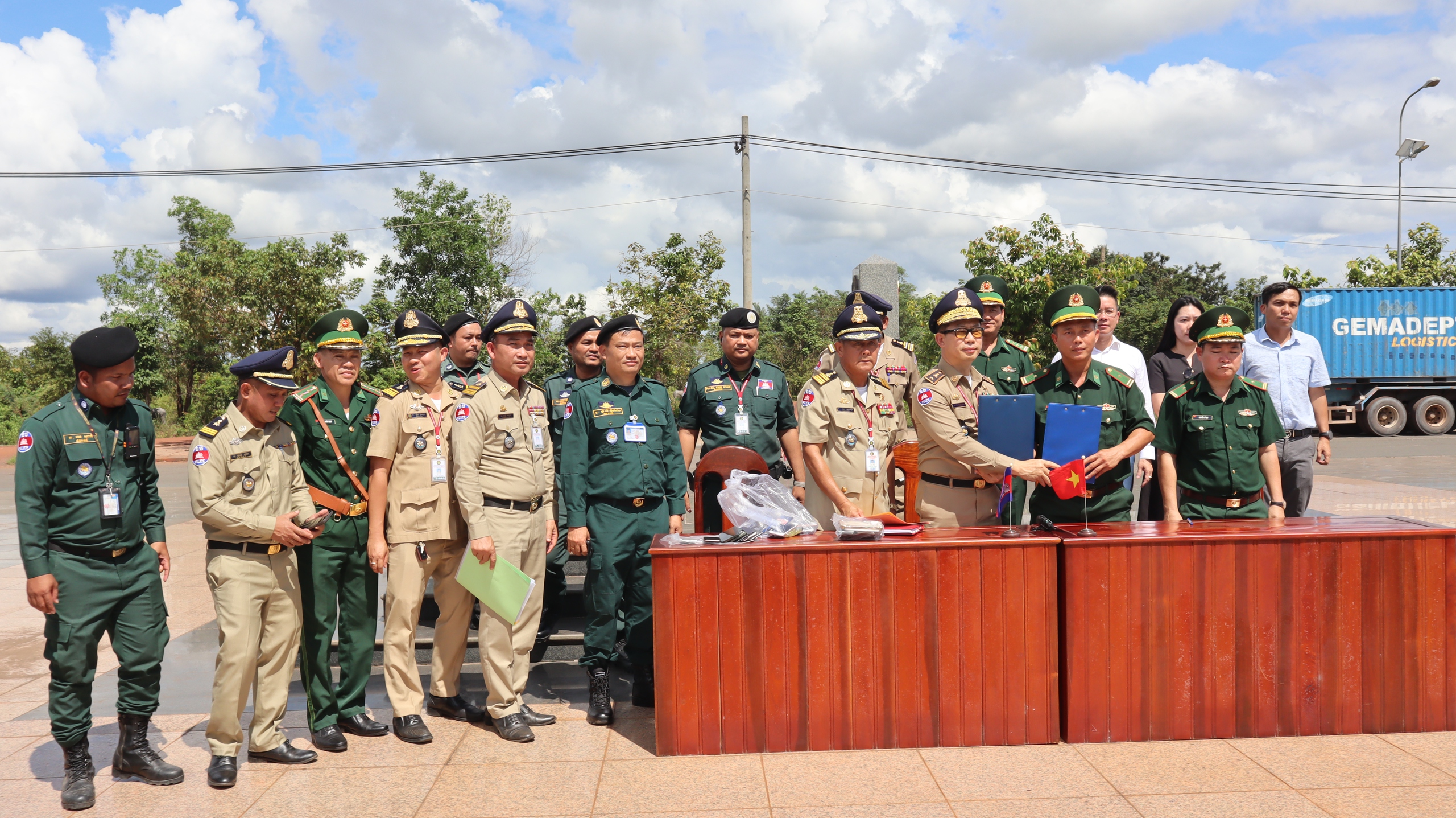 Tiếp nhận hơn 60 công dân Việt Nam chạy thoát khỏi cơ sở lừa đảo trực tuyến - Ảnh 4.