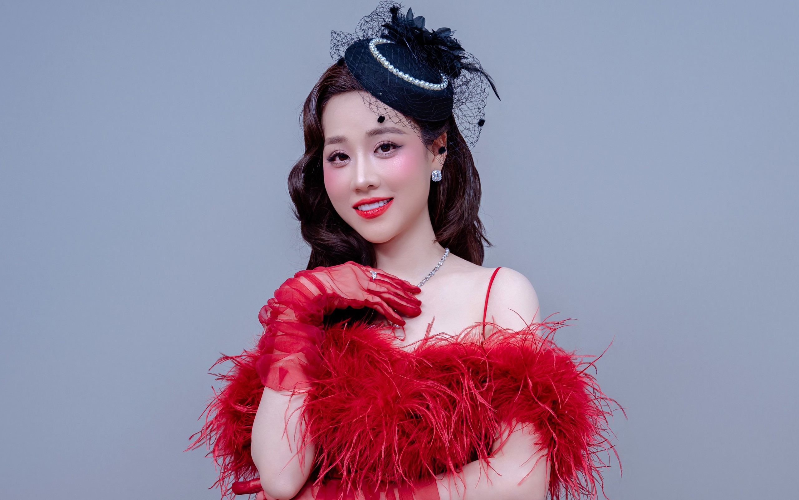 Cô gái hát bolero được khen 'xinh như hoa hậu' là ai? - Ảnh 1.