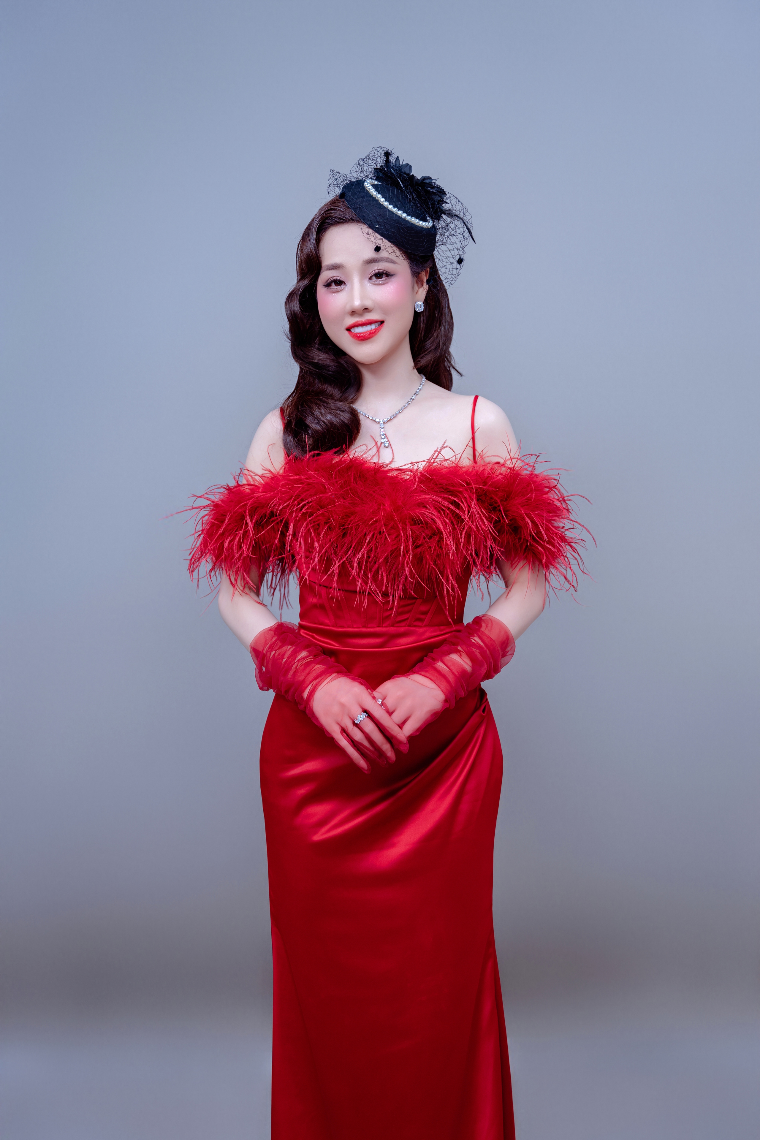 Cô gái hát bolero được khen 'xinh như hoa hậu' là ai? - Ảnh 2.