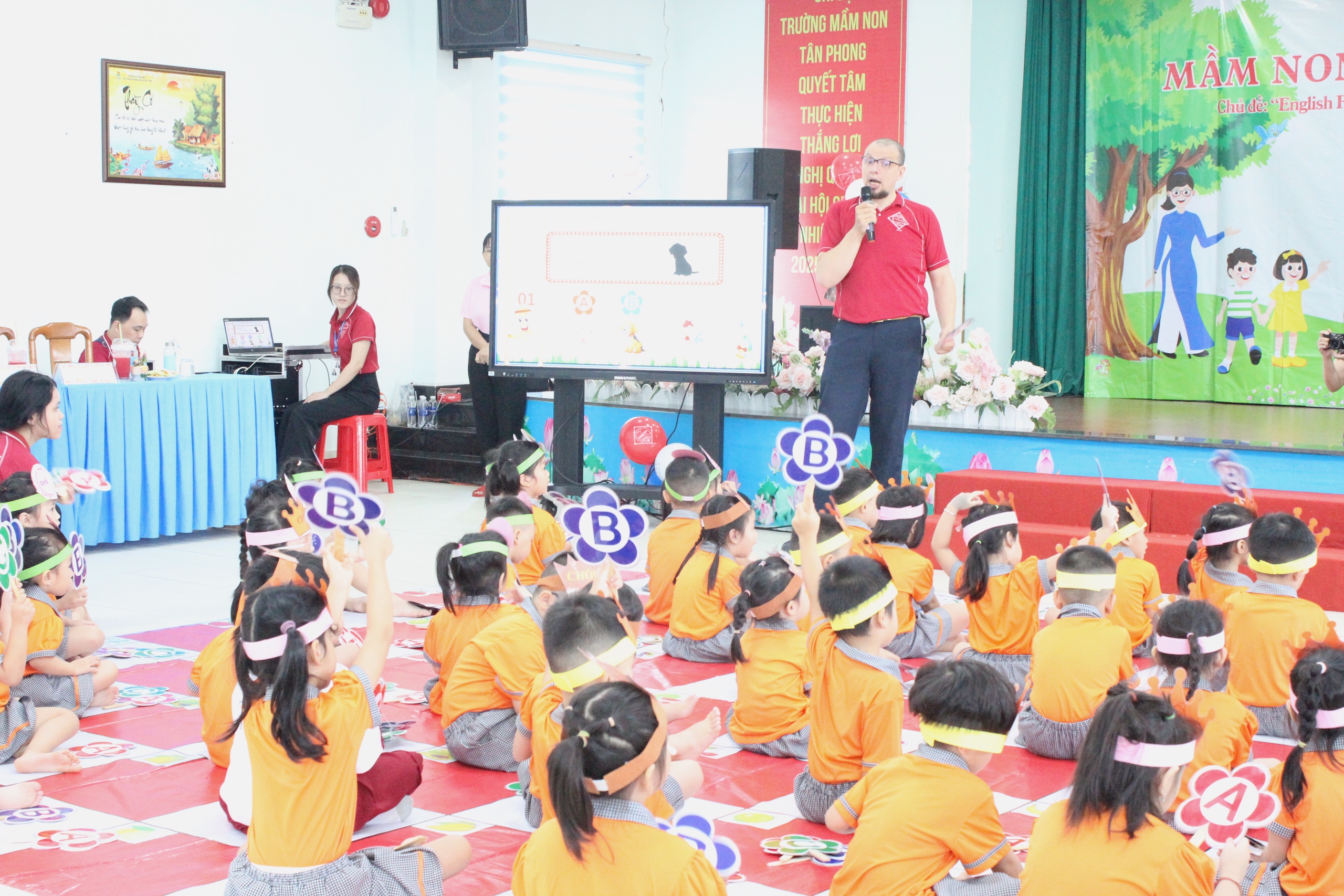 'Trẻ mẫu giáo làm quen tiếng Anh, nhưng phải giữ vững tiếng mẹ đẻ' - Ảnh 3.