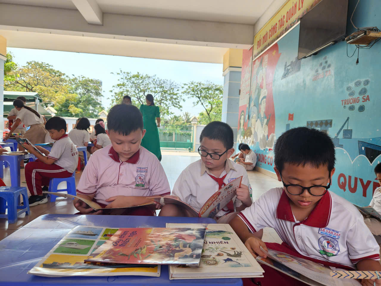 Como manter eficazmente a língua materna em um ambiente bilíngue para estudantes - Foto 1. Cách giữ tiếng mẹ đẻ trong môi trường song ngữ cho học sinh hiệu quả - Ảnh 1.