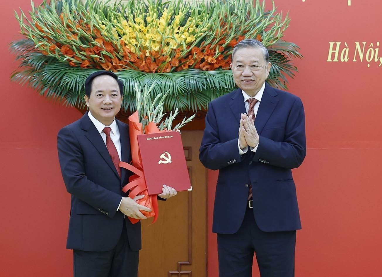 Trinh Van Quyet úr a Központi Propaganda és Tömegmozgósítási Bizottság vezetője - 1. kép. Ông Trịnh Văn Quyết giữ chức Trưởng ban Tuyên giáo - Dân vận Trung ương- Ảnh 1.