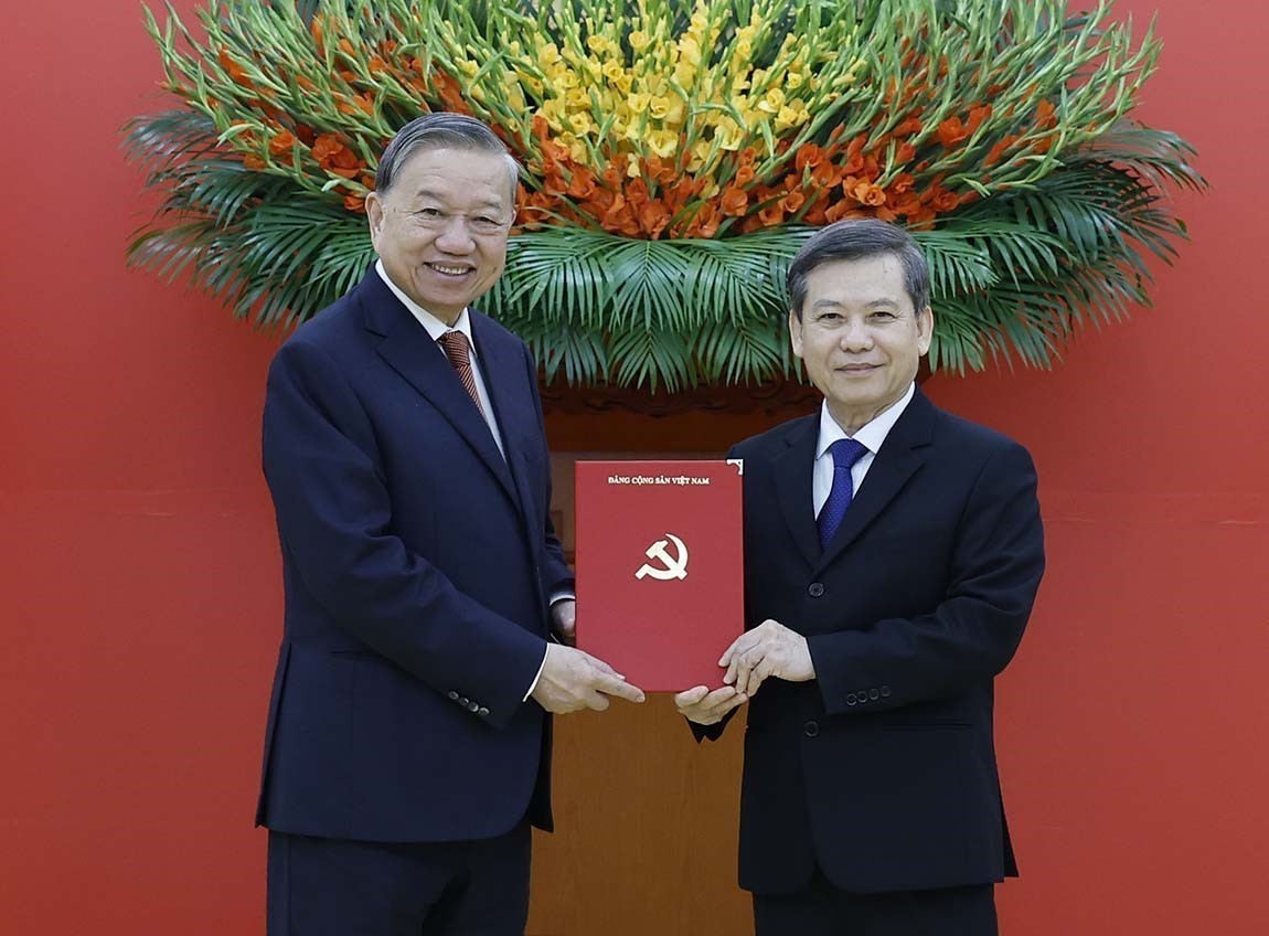 Herr Le Minh Tri ist der ständige stellvertretende Vorsitzende des Zentralen Komitees für Innere Angelegenheiten - Foto 1. Ông Lê Minh Trí làm Phó trưởng ban thường trực Ban Nội chính Trung ương- Ảnh 1.