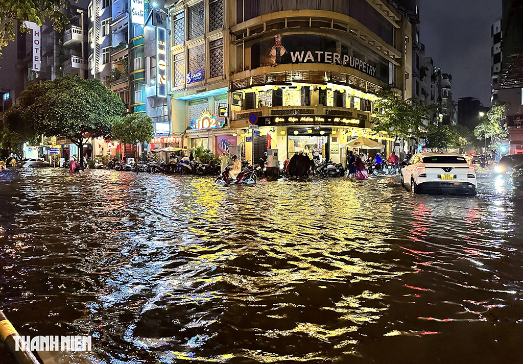 Nam bộ nguy cơ ngập nặng vì mưa, lũ, triều cường- Ảnh 1. Nam bộ nguy cơ ngập nặng vì mưa, lũ, triều cường- Ảnh 1.