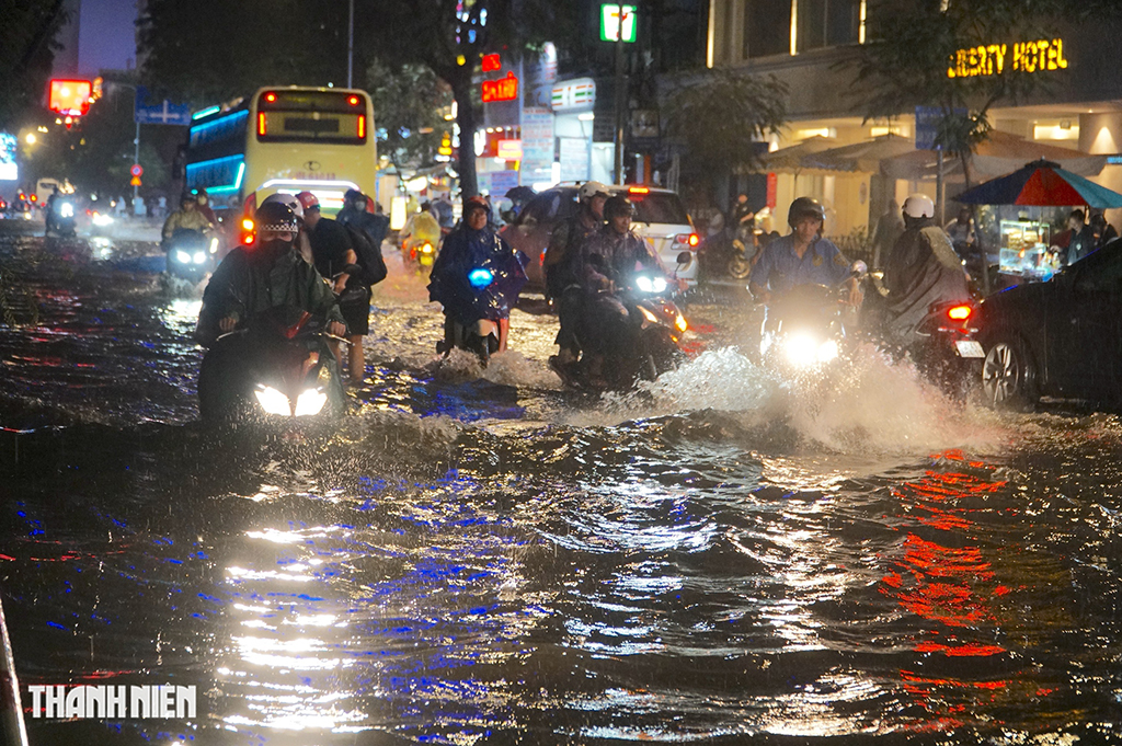 Nam bộ nguy cơ ngập nặng vì mưa, lũ, triều cường- Ảnh 2. Nam bộ nguy cơ ngập nặng vì mưa, lũ, triều cường- Ảnh 2.