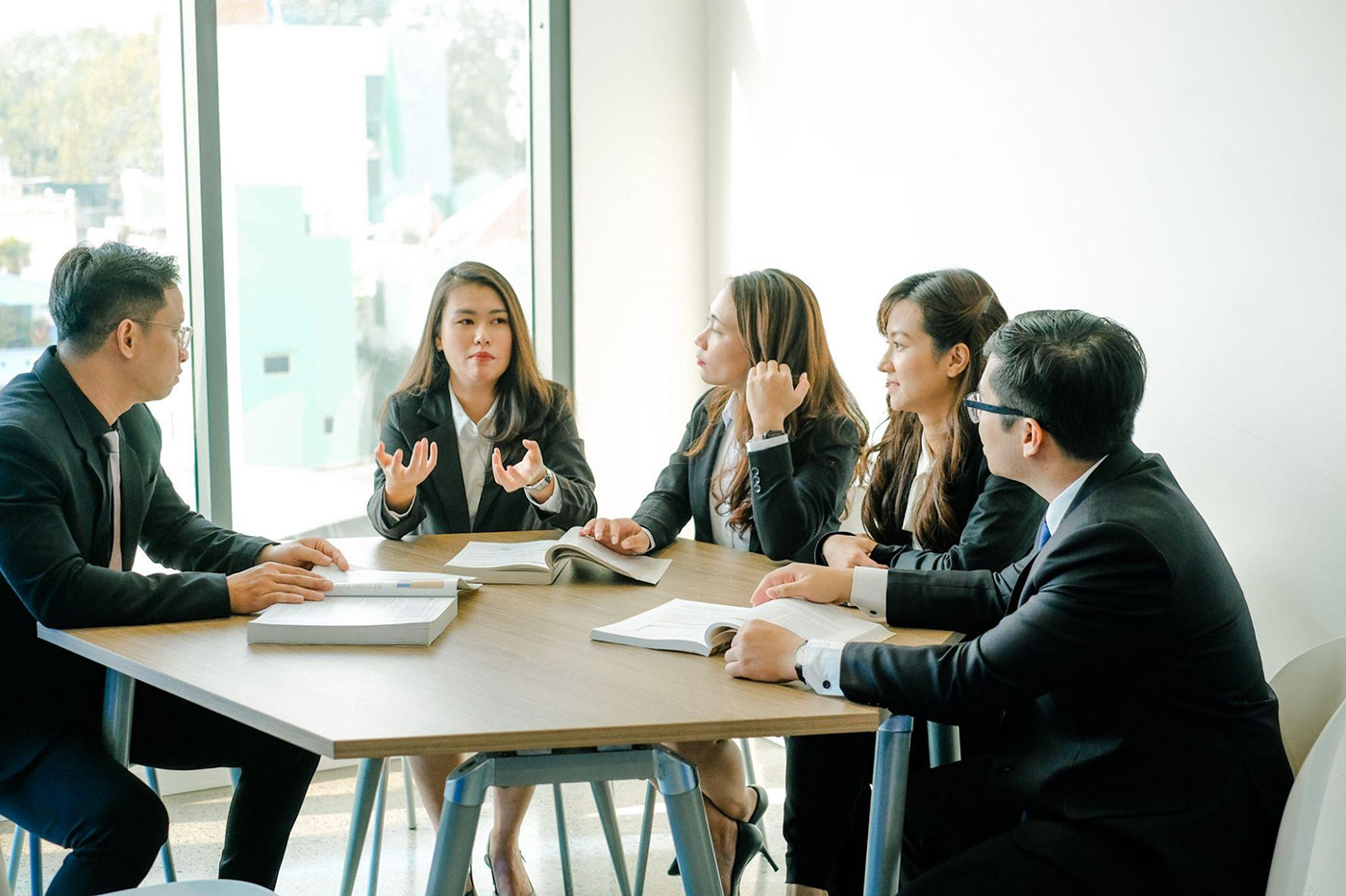 UEH CEO Program - Hành trình 'làm mới' lãnh đạo doanh nghiệp Việt- Ảnh 2. UEH CEO Program - Hành trình 'làm mới' lãnh đạo doanh nghiệp Việt- Ảnh 2.