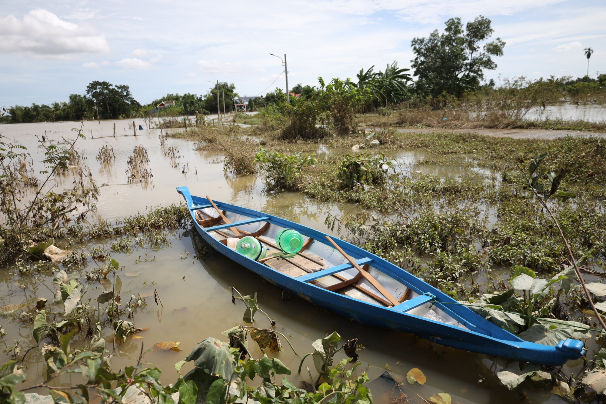 Ngóng tin bão số 13 Kalmaegi người dân Đà Nẵng nơm nớp lo lắng tình hình lũ - Ảnh 4.