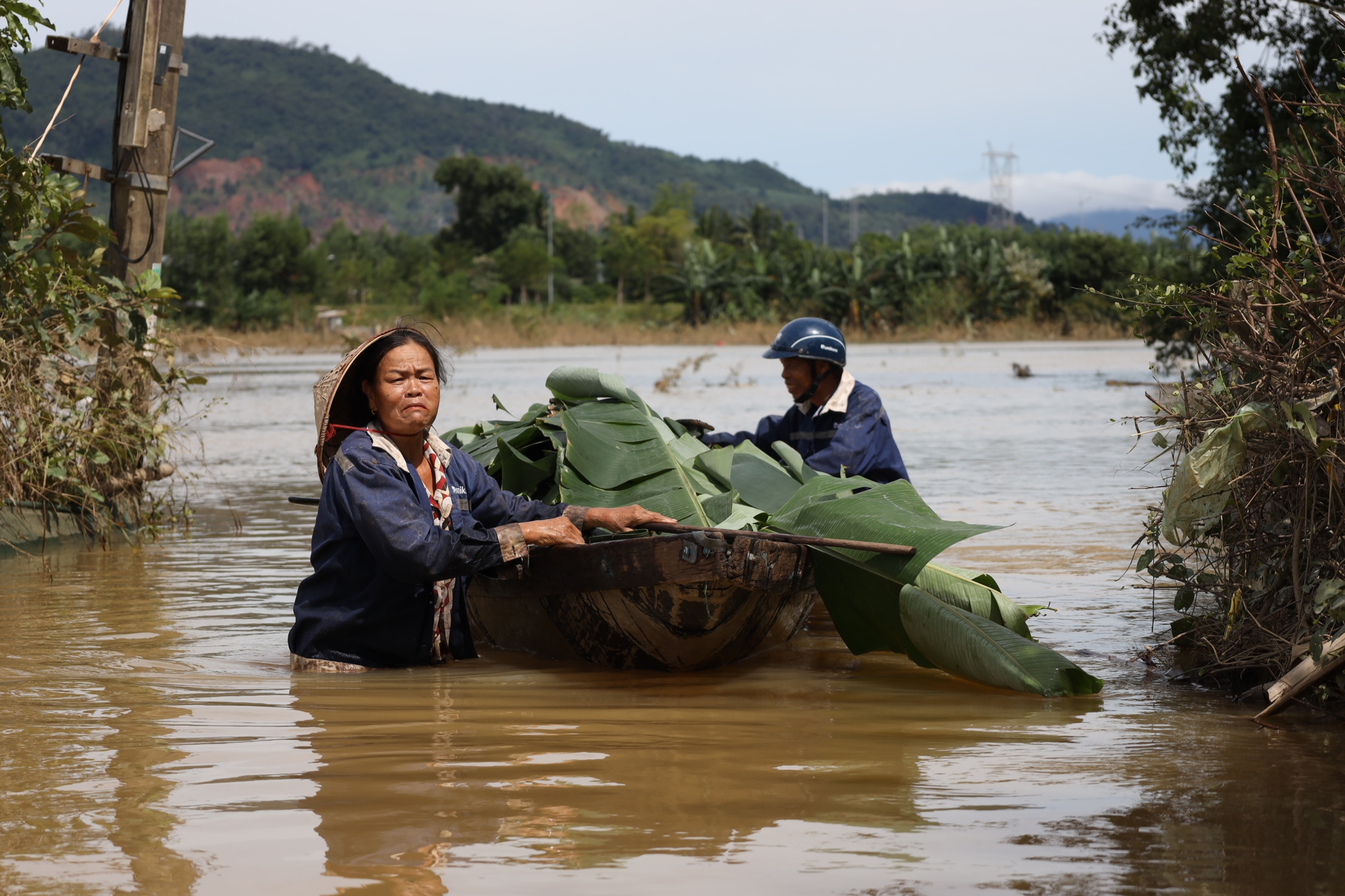 Ngóng tin bão số 13 Kalmaegi người dân Đà Nẵng nơm nớp lo lắng tình hình lũ - Ảnh 1.