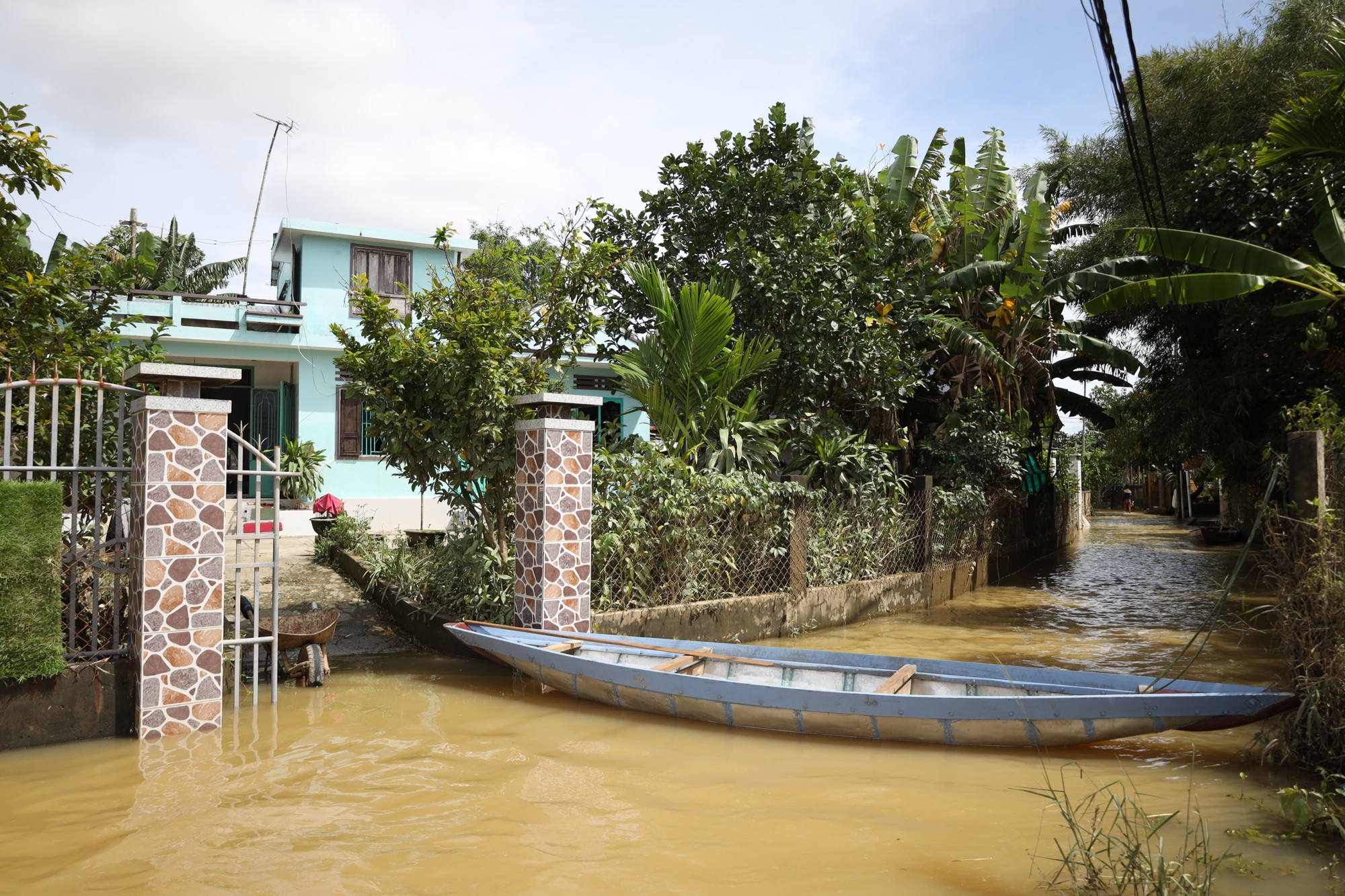 Ngóng tin bão số 13 Kalmaegi người dân Đà Nẵng nơm nớp lo lắng tình hình lũ - Ảnh 5.