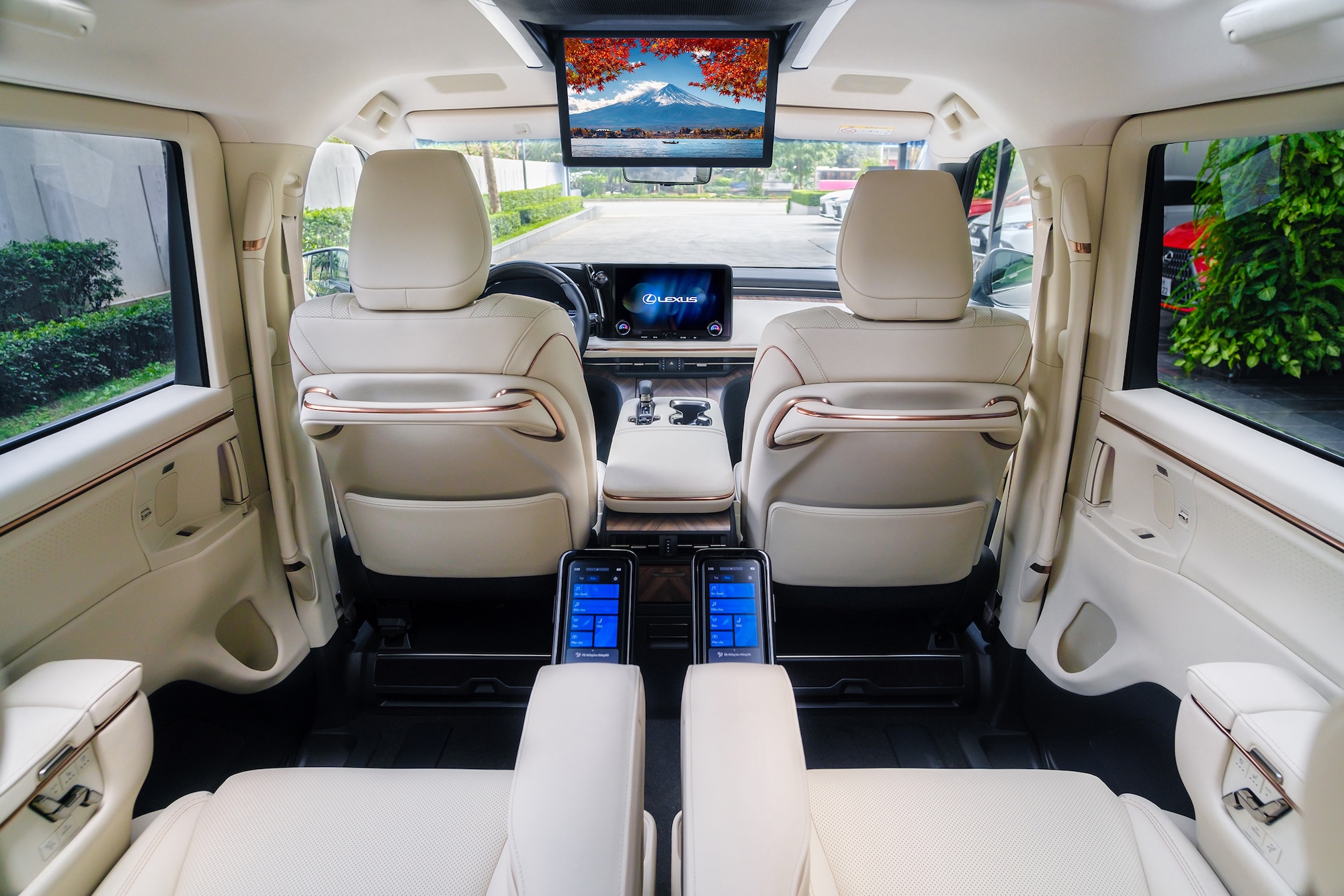 'Biệt thự di động' Lexus LM 500h giá 7,53 tỉ có gì hấp dẫn đại gia Việt? - Ảnh 6.