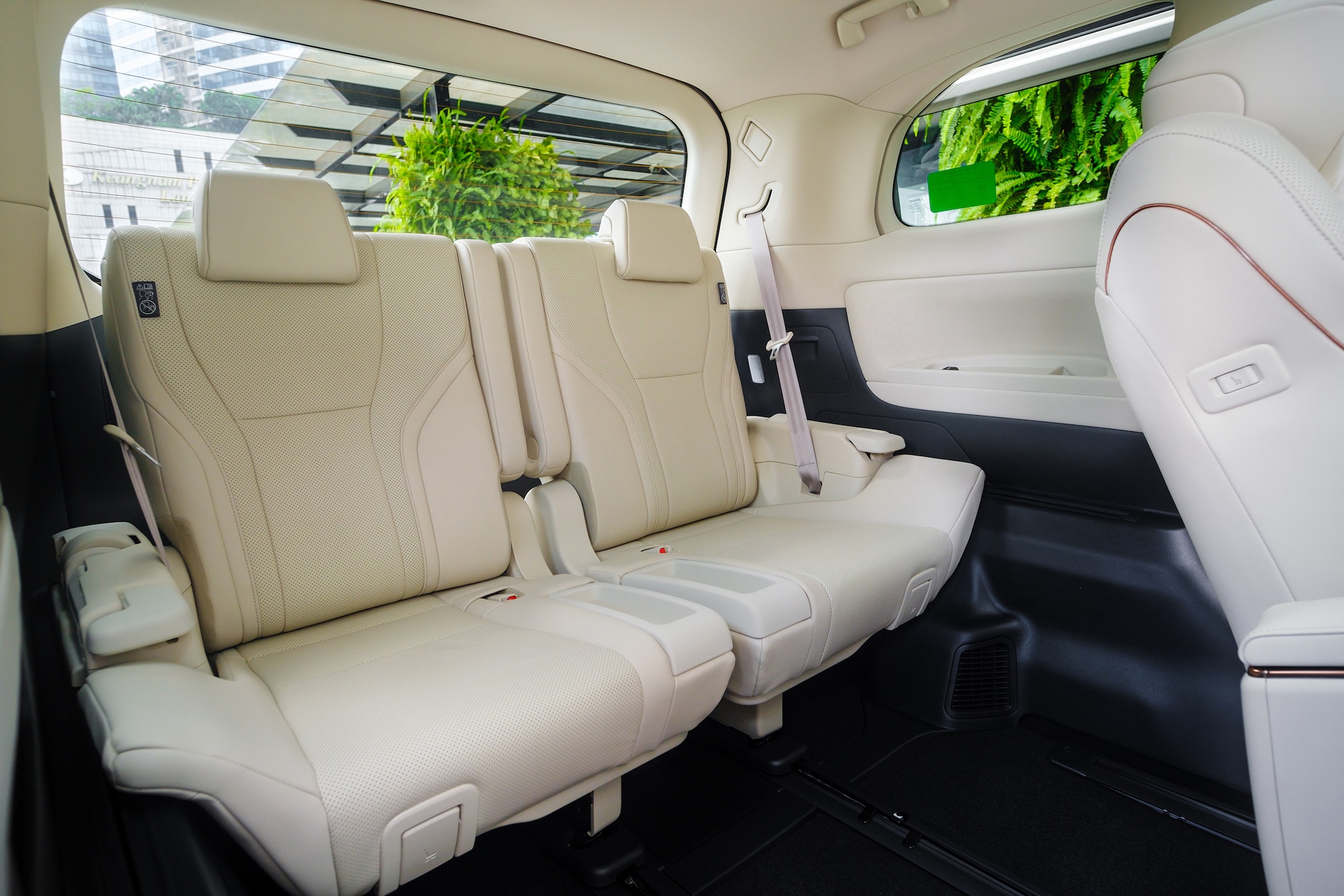 'Biệt thự di động' Lexus LM 500h giá 7,53 tỉ có gì hấp dẫn đại gia Việt? - Ảnh 10.