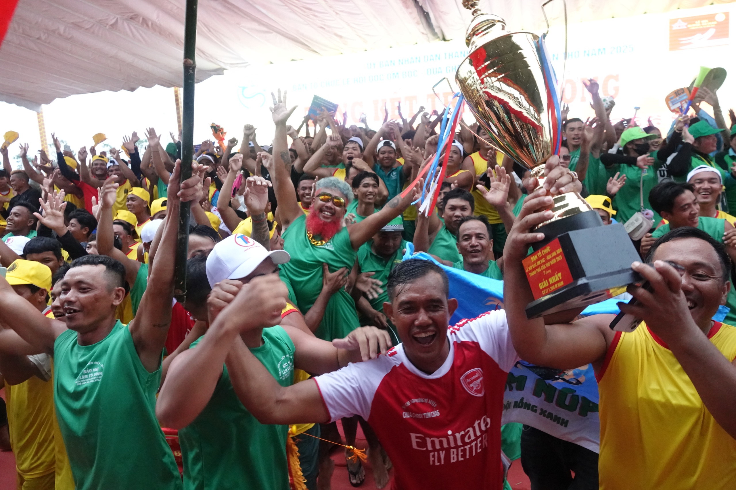 ຕຳໜິ ຕິຕຽນ ຄວ້າແຊ໊ມ ທີມຊາຍ ແລະ ຍິງ - ພາບ 9. Chùa Tum Núp đoạt hat-trick vô địch ghe ngo nam và nữ- Ảnh 9.