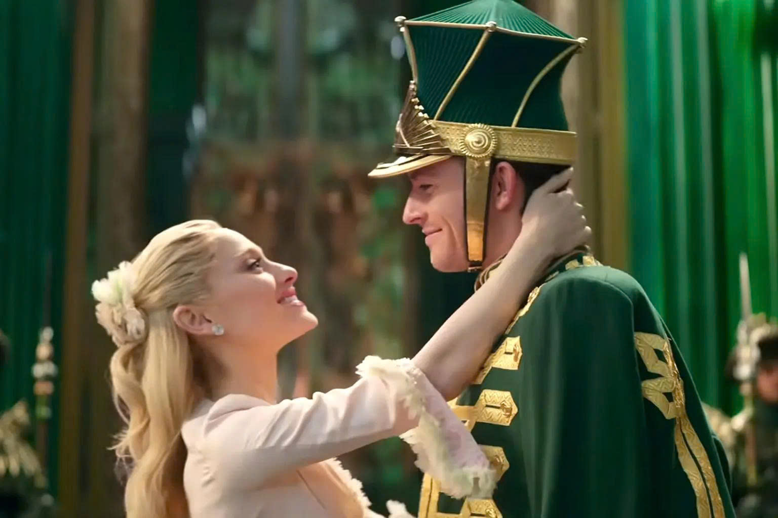 Jonathan Bailey được vinh danh là Người đàn ông quyến rũ nhất hành tinh năm 2025 - Ảnh 2.