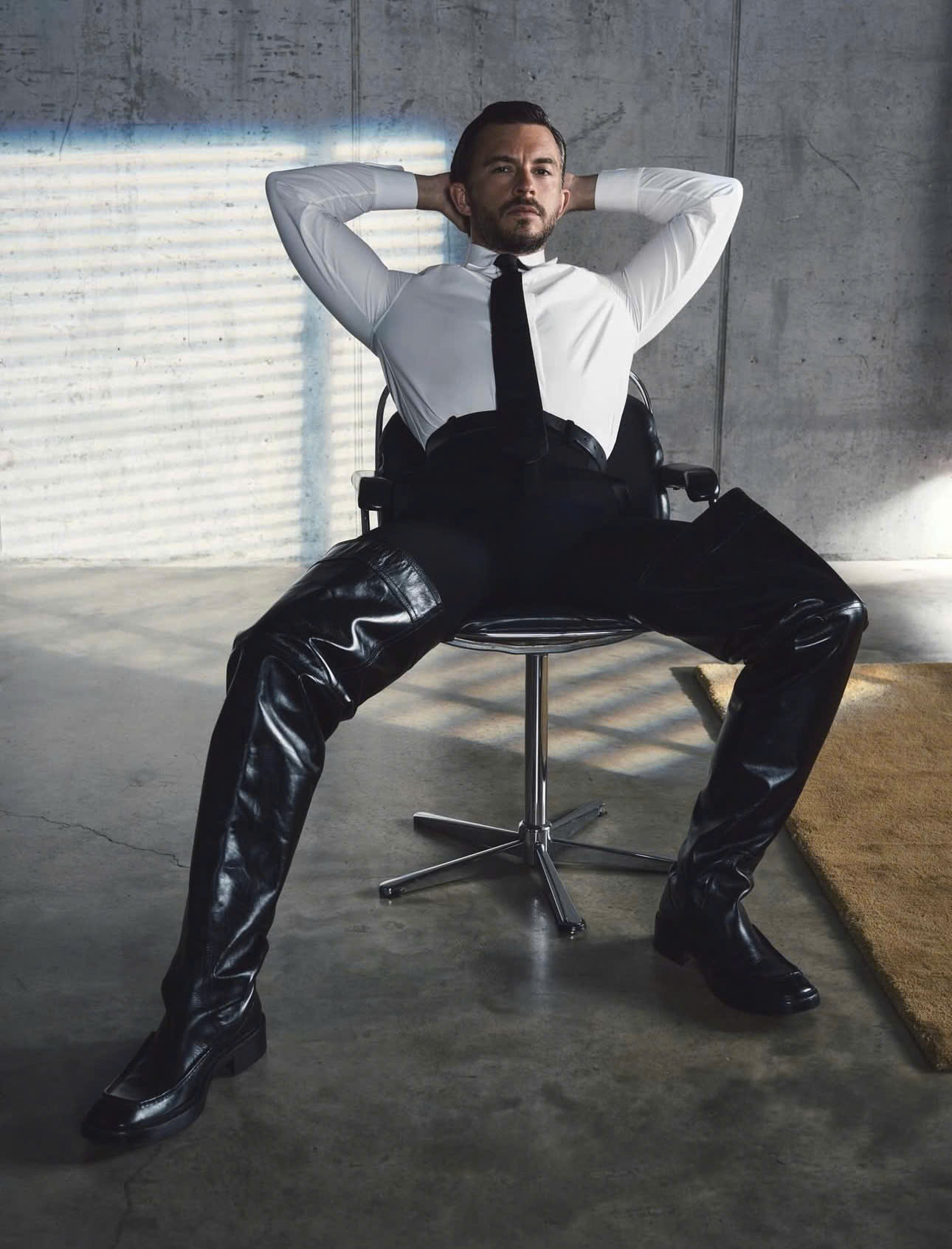 Jonathan Bailey được vinh danh là Người đàn ông quyến rũ nhất hành tinh năm 2025 - Ảnh 3.