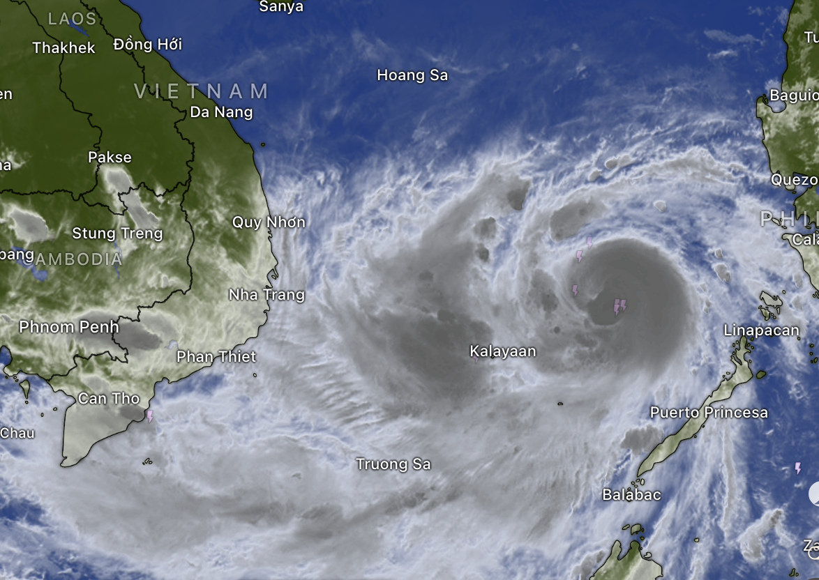 Bão Kalmaegi mạnh lên cấp 14, Bộ Quốc phòng thành lập Sở chỉ huy tiền phương - Ảnh 2.
