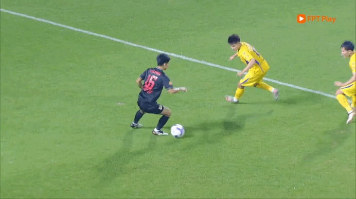 'G&agrave; son' của thầy Kim lập c&ocirc;ng, CLB Ninh B&igrave;nh đ&aacute;nh bại SLNA trong nghẹt thở - Ảnh 2.