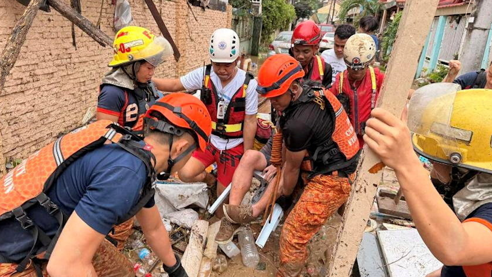 B&atilde;o Kalmaegi l&agrave;m &iacute;t nhất 66 người thiệt mạng ở Philippines - Ảnh 1.