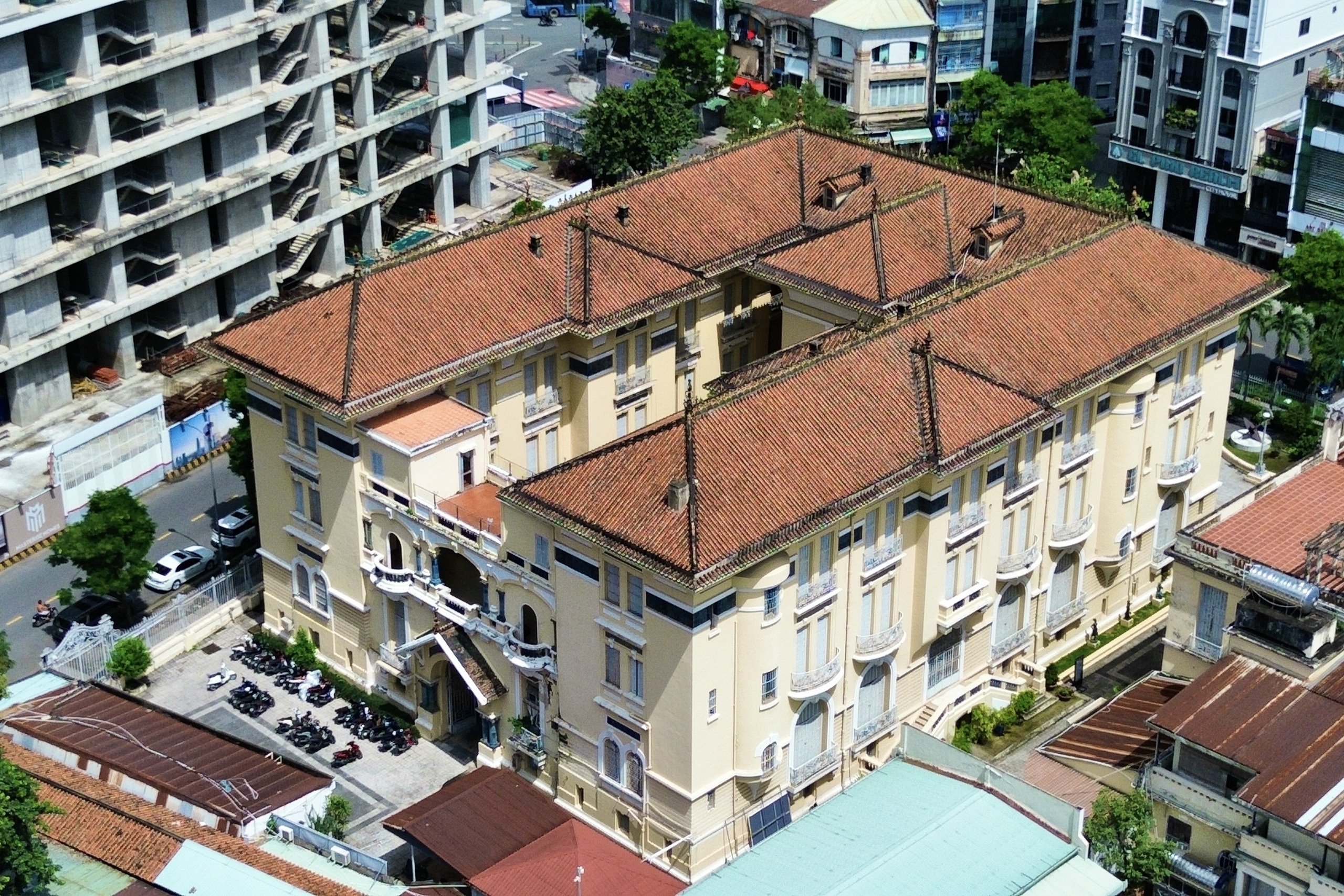 Biệt thự 99 cửa của tỉ phú Đông Dương xưa lừng danh ở TP.HCM- Ảnh 2. Biệt thự 99 cửa của tỉ phú Đông Dương xưa lừng danh ở TP.HCM- Ảnh 2.