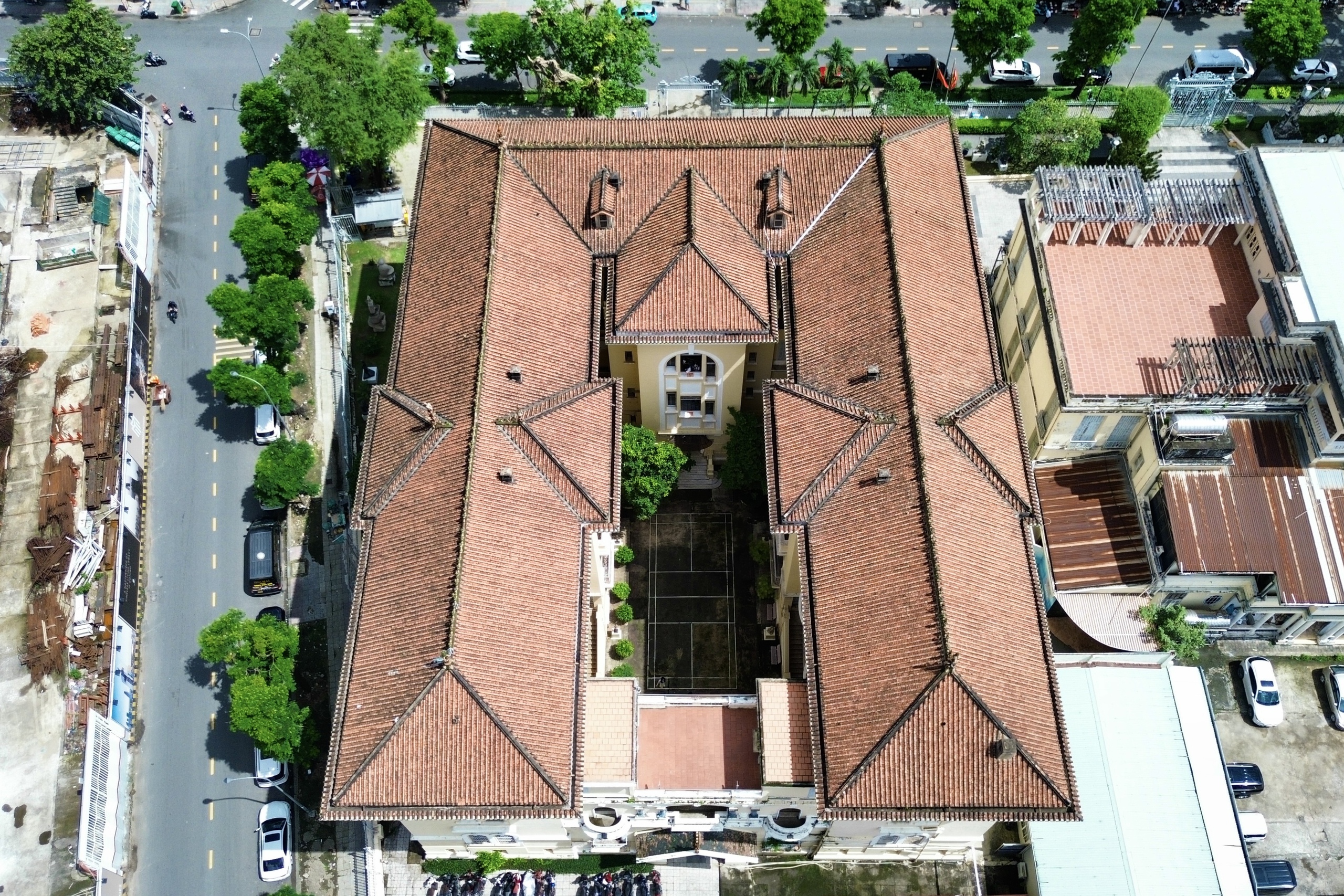 Biệt thự 99 cửa của tỉ phú Đông Dương xưa lừng danh ở TP.HCM- Ảnh 8. Biệt thự 99 cửa của tỉ phú Đông Dương xưa lừng danh ở TP.HCM- Ảnh 8.