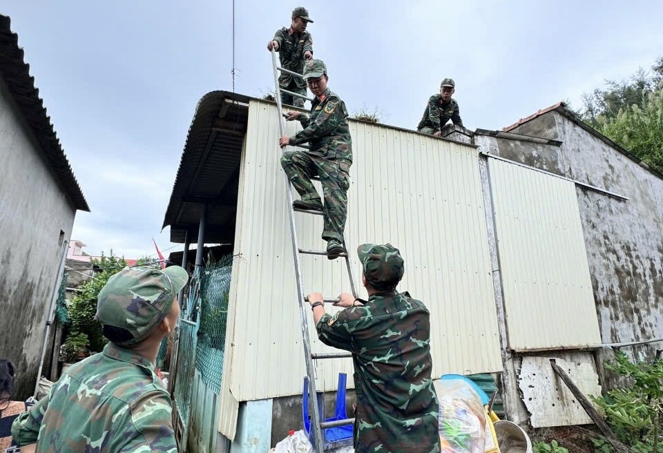 Bão số 13 Kalmaegi: Quảng Ngãi cấm tàu thuyền ra khơi từ tối nay - Ảnh 2.
