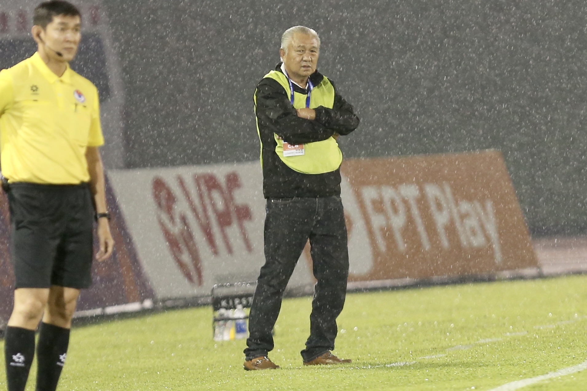 Becamex TP.HCM versloeg Hai Phong op dramatische wijze: Voormalig aanvoerder van U.23 Vietnam 'pakte het goud' in de 89e minuut! - Foto 3. Becamex TP.HCM thắng kịch tính Hải Phòng: Cựu đội trưởng U.23 Việt Nam ‘lấy vàng’ đúng phút 89! - Ảnh 4.