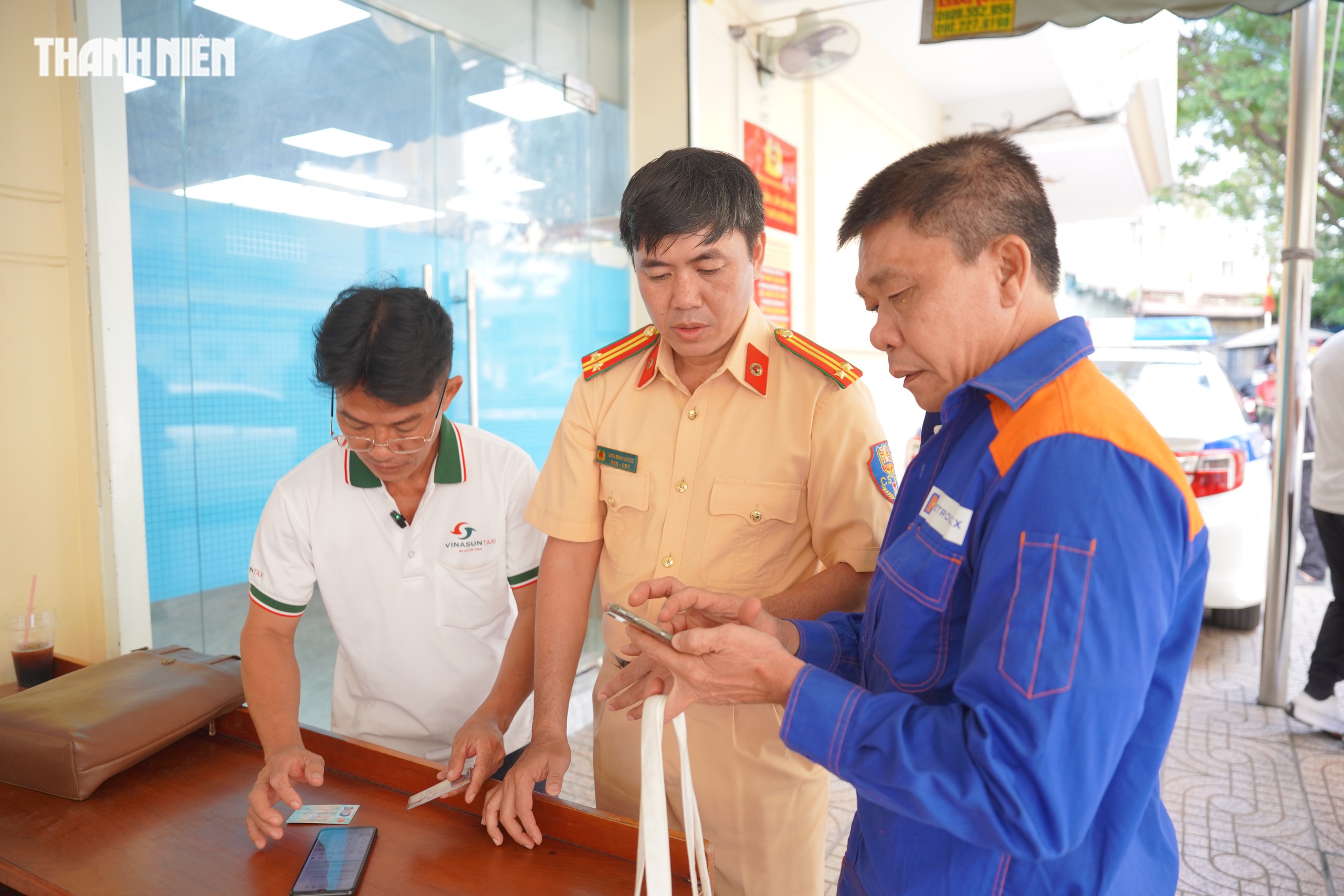 Hướng dẫn đổi bằng lái xe giấy sang thẻ PET màu hồng tại TP . HCM 2025 - Ảnh 2. Hướng dẫn đổi bằng lái xe giấy sang thẻ PET màu hồng tại TP . HCM 2025 - Ảnh 2.