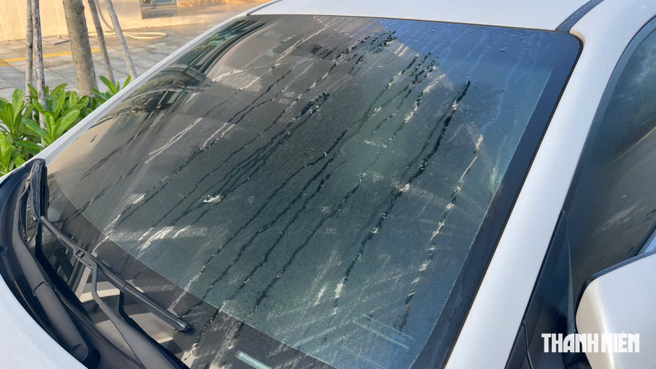 Thực hư mẹo dùng dầu gội để ngăn kính ô tô bị mờ hơi sương - Ảnh 1.