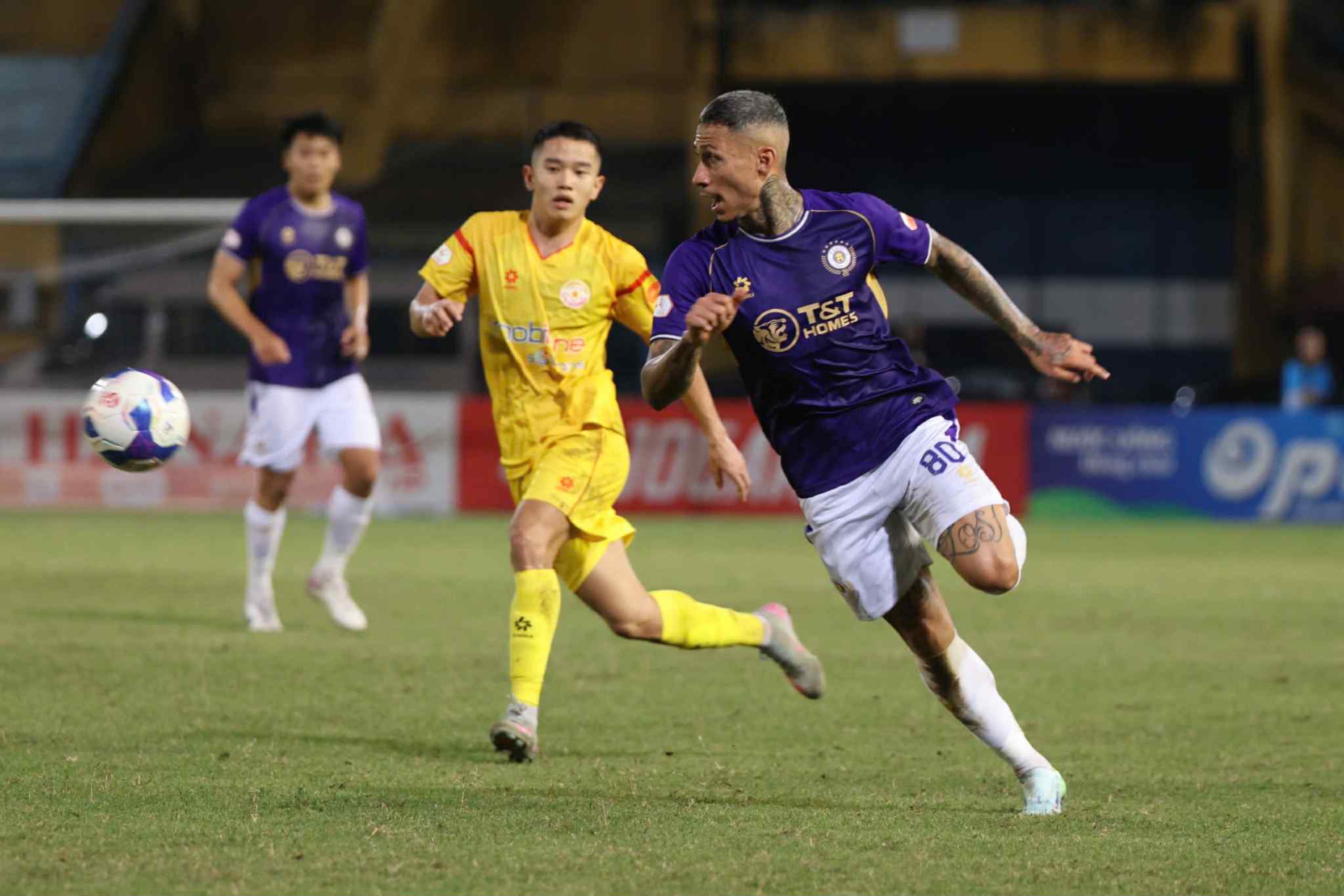 Làn gió trong lành mang tên Harry Kewell, CLB Hà Nội đang hồi sinh…
- Ảnh 8.