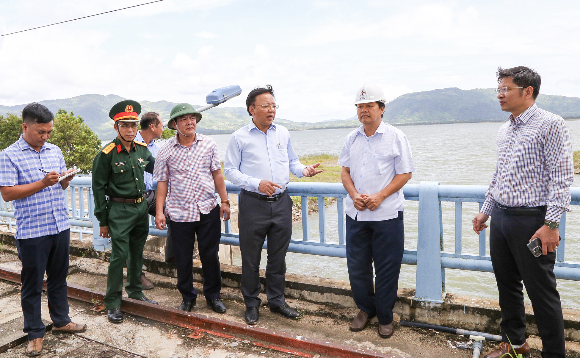 Lãnh đạo tỉnh Khánh Hòa đồng loạt kiểm tra công tác ứng phó bão số 13 Kalmaegi - Ảnh 2. Lãnh đạo tỉnh Khánh Hòa đồng loạt kiểm tra công tác ứng phó bão số 13 Kalmaegi - Ảnh 2.