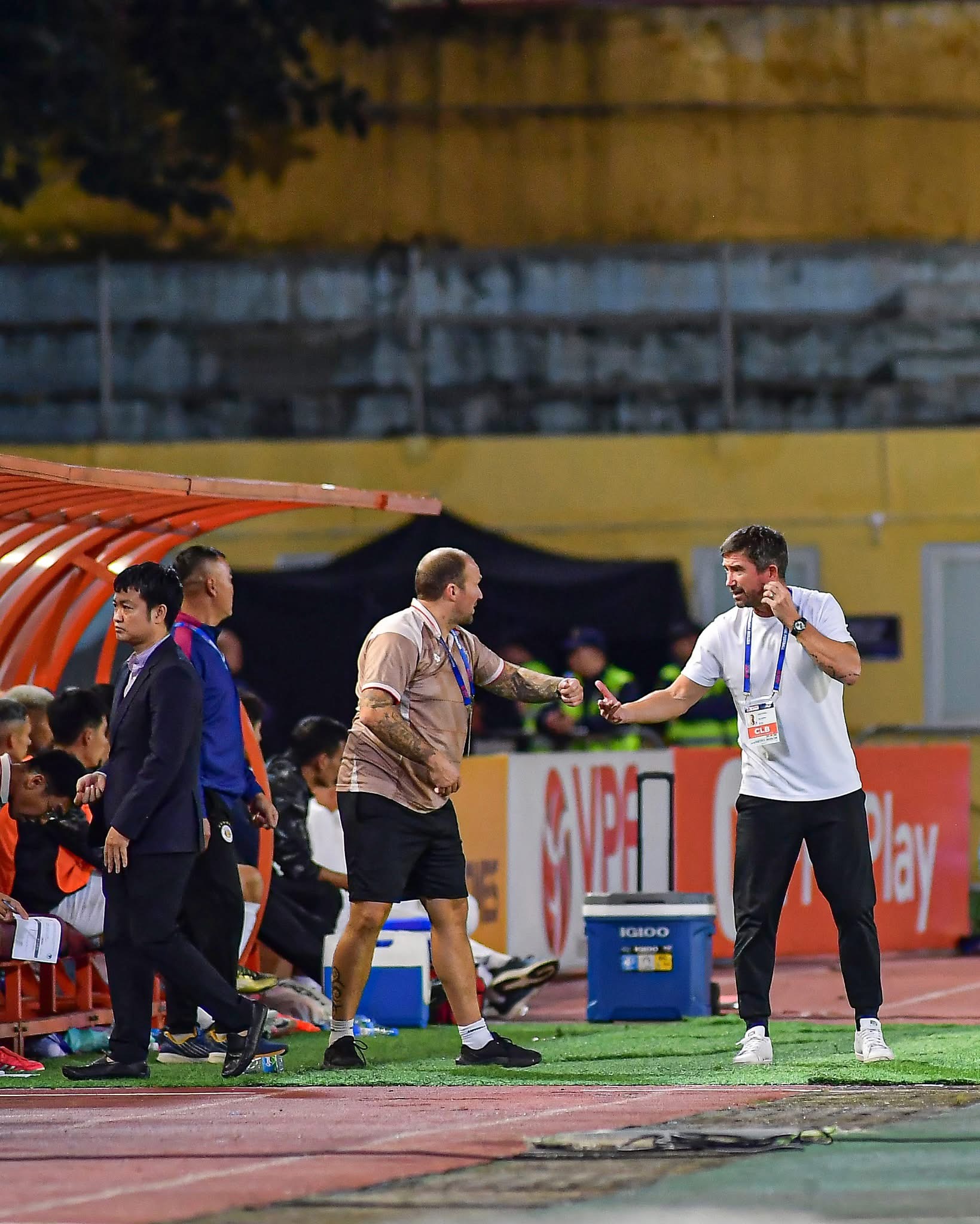 Làn gió trong lành mang tên Harry Kewell, CLB Hà Nội đang hồi sinh…
- Ảnh 1.