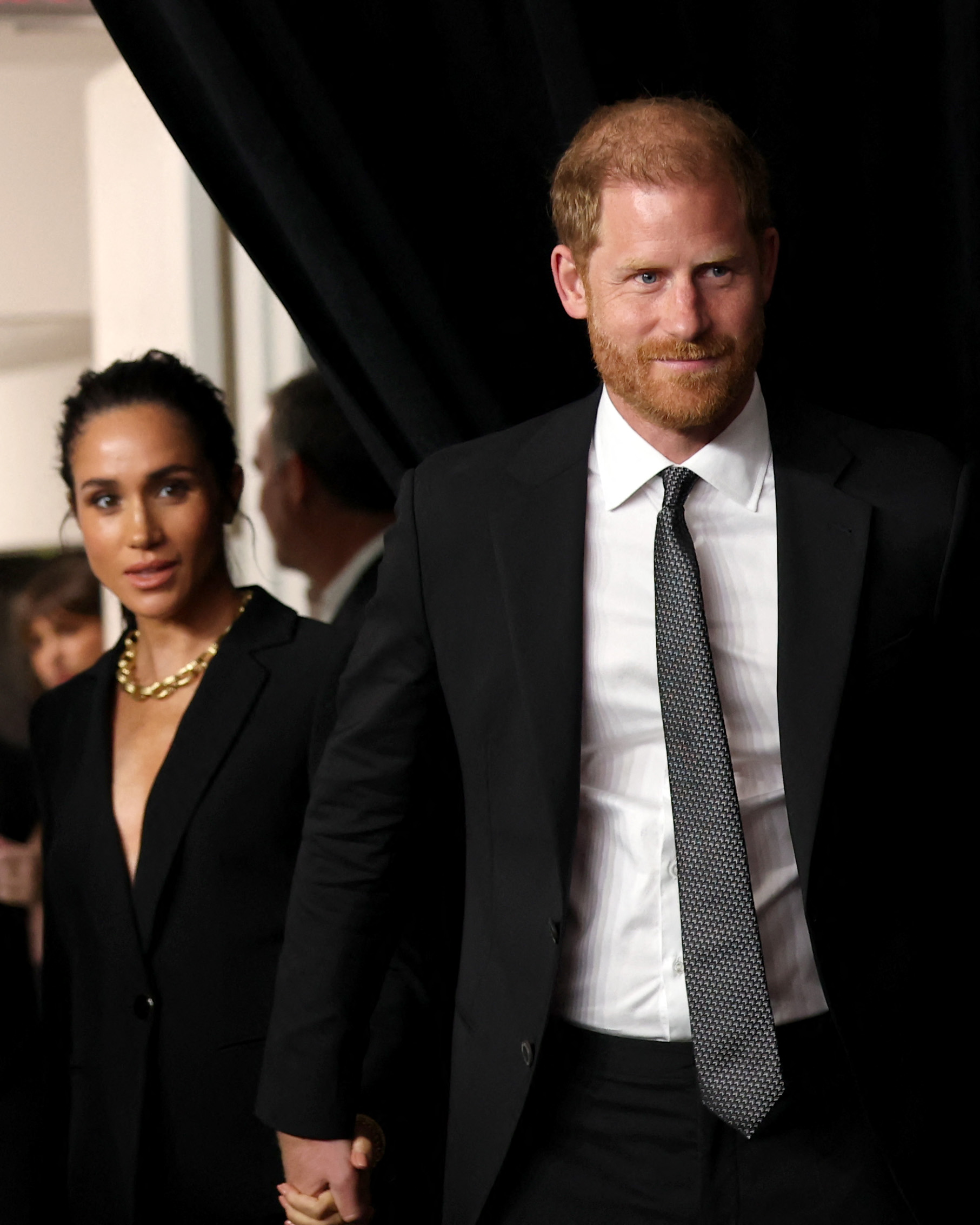 Hollywood bắt đầu 'chán ghét' Hoàng tử Harry - Meghan Markle? - Ảnh 2.